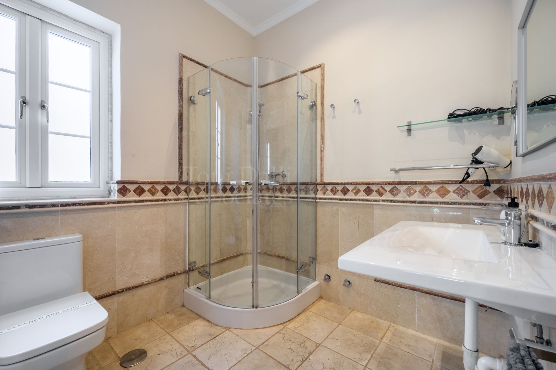 Villa in Nueva Atalaya, Estepona