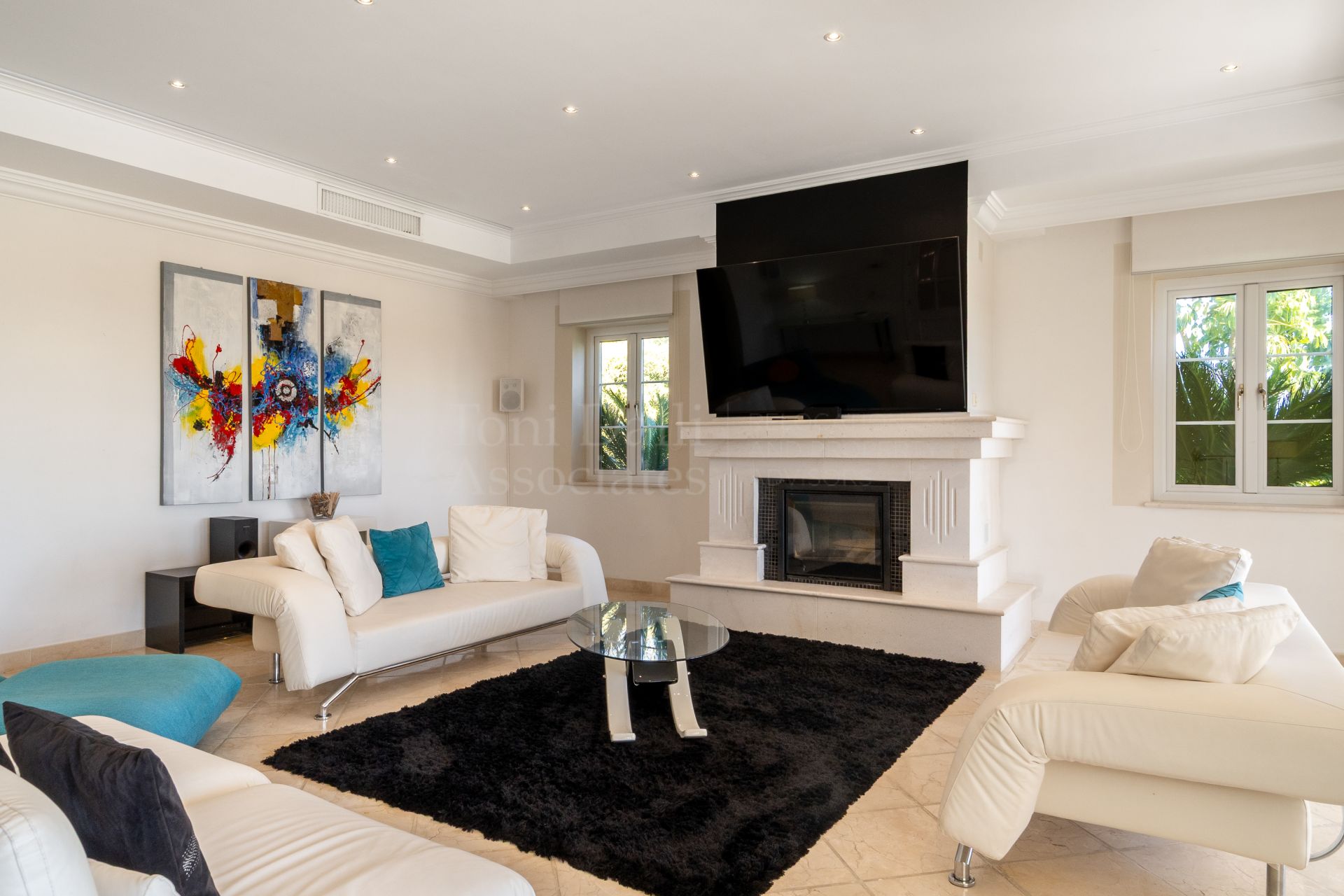 Villa in Nueva Atalaya, Estepona