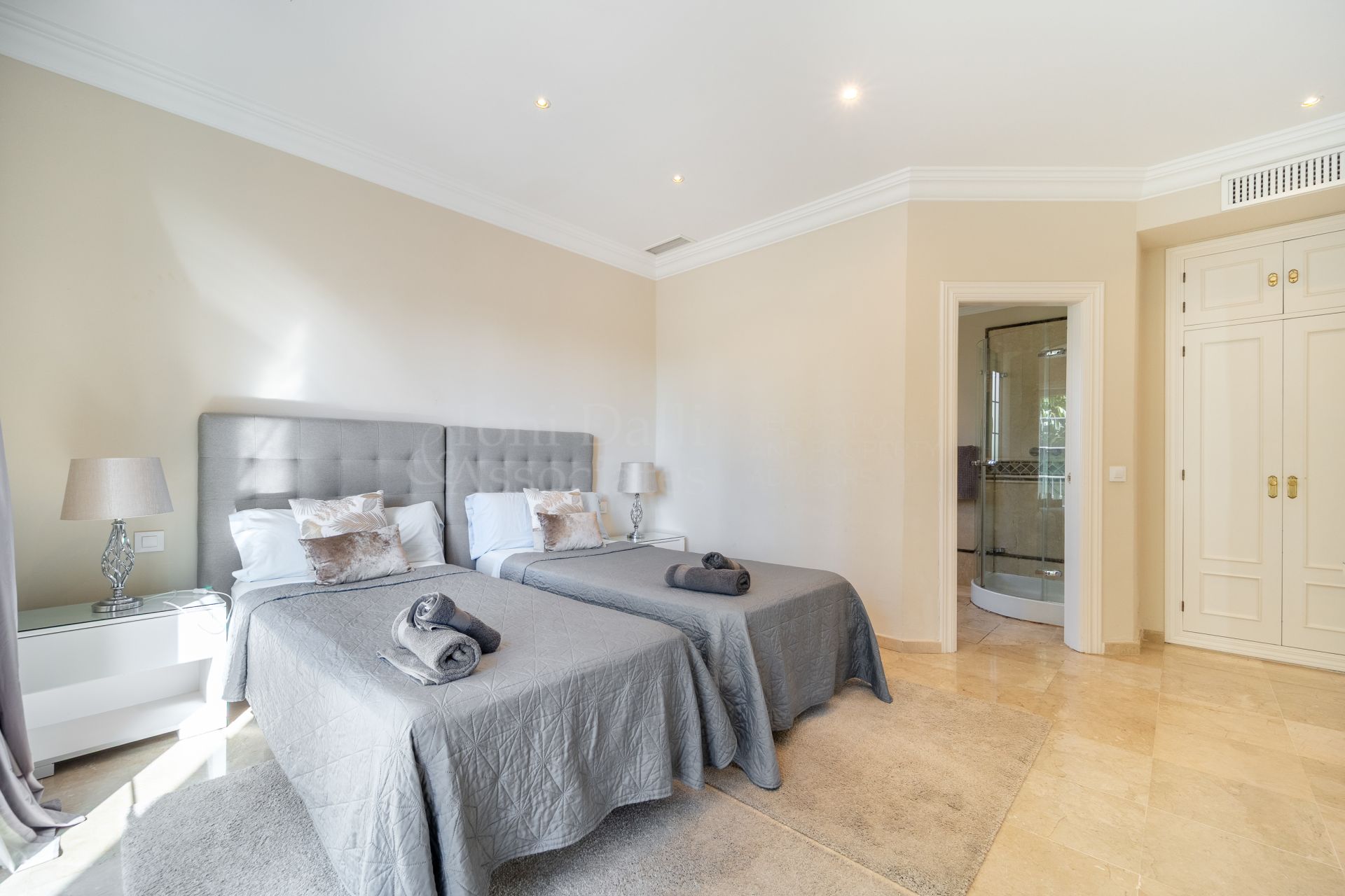 Villa in Nueva Atalaya, Estepona