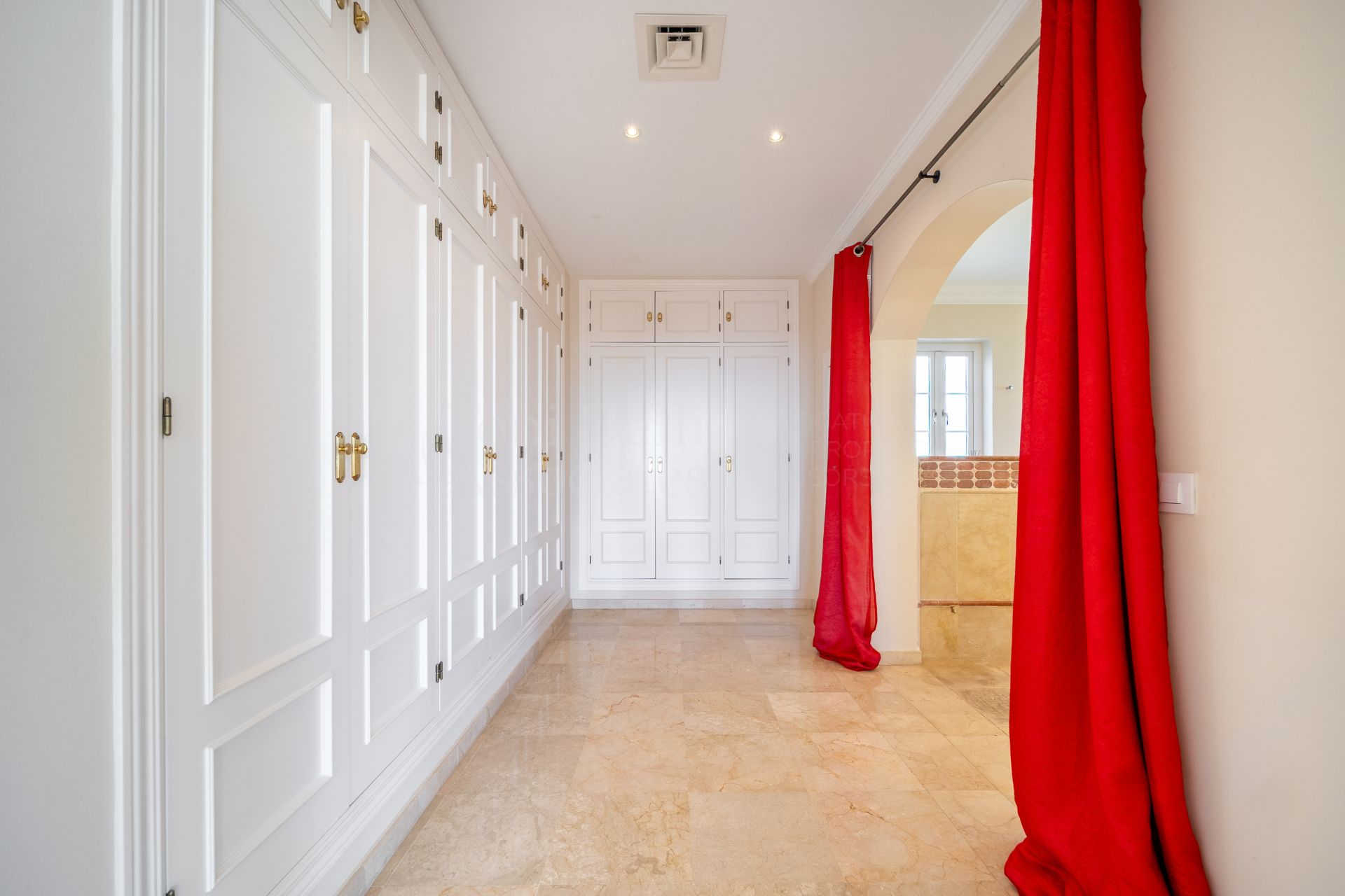 Villa in Nueva Atalaya, Estepona