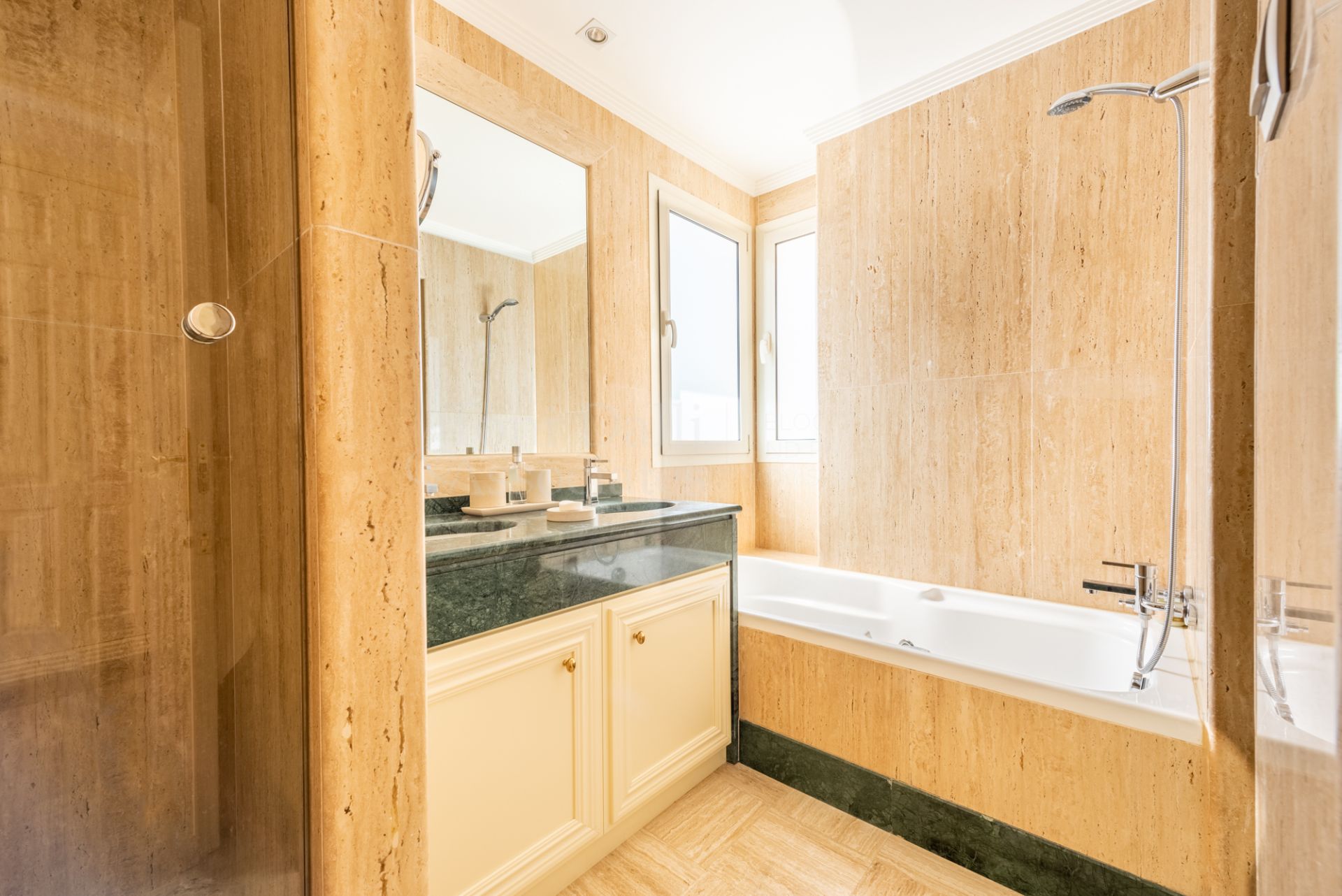 Penthouse in Condado de Sierra Blanca, Marbella