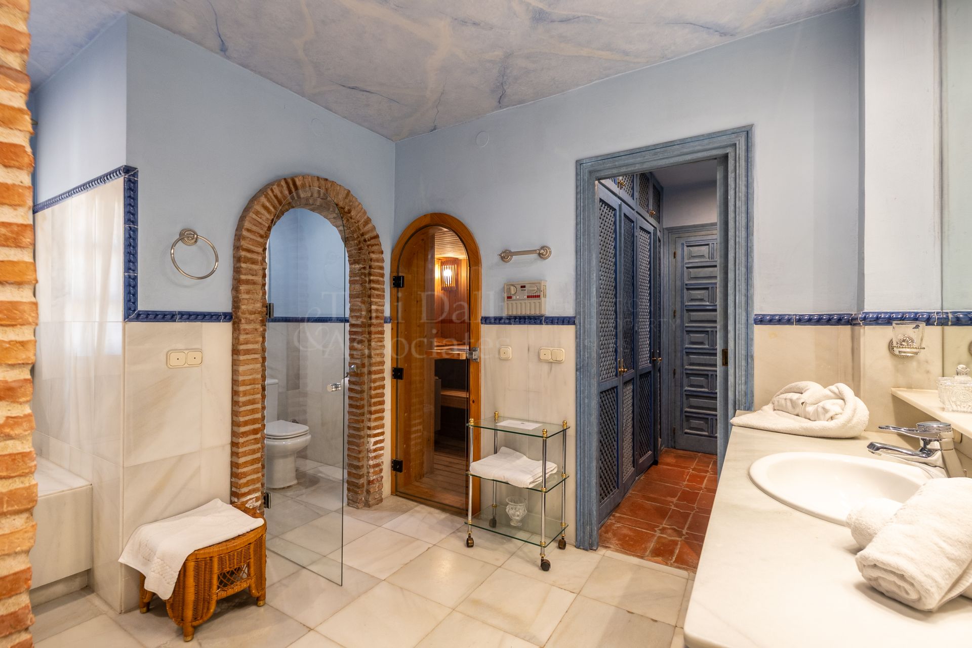 Villa in Altos del Rodeo, Marbella