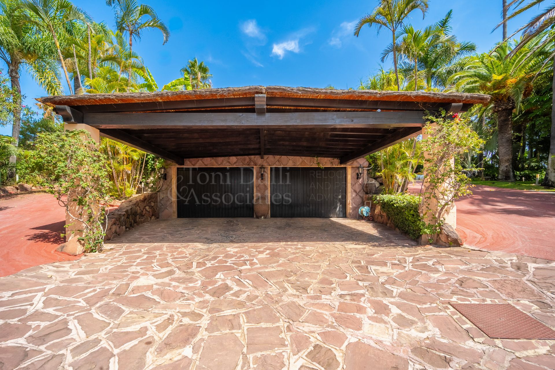 Villa in Altos del Rodeo, Marbella