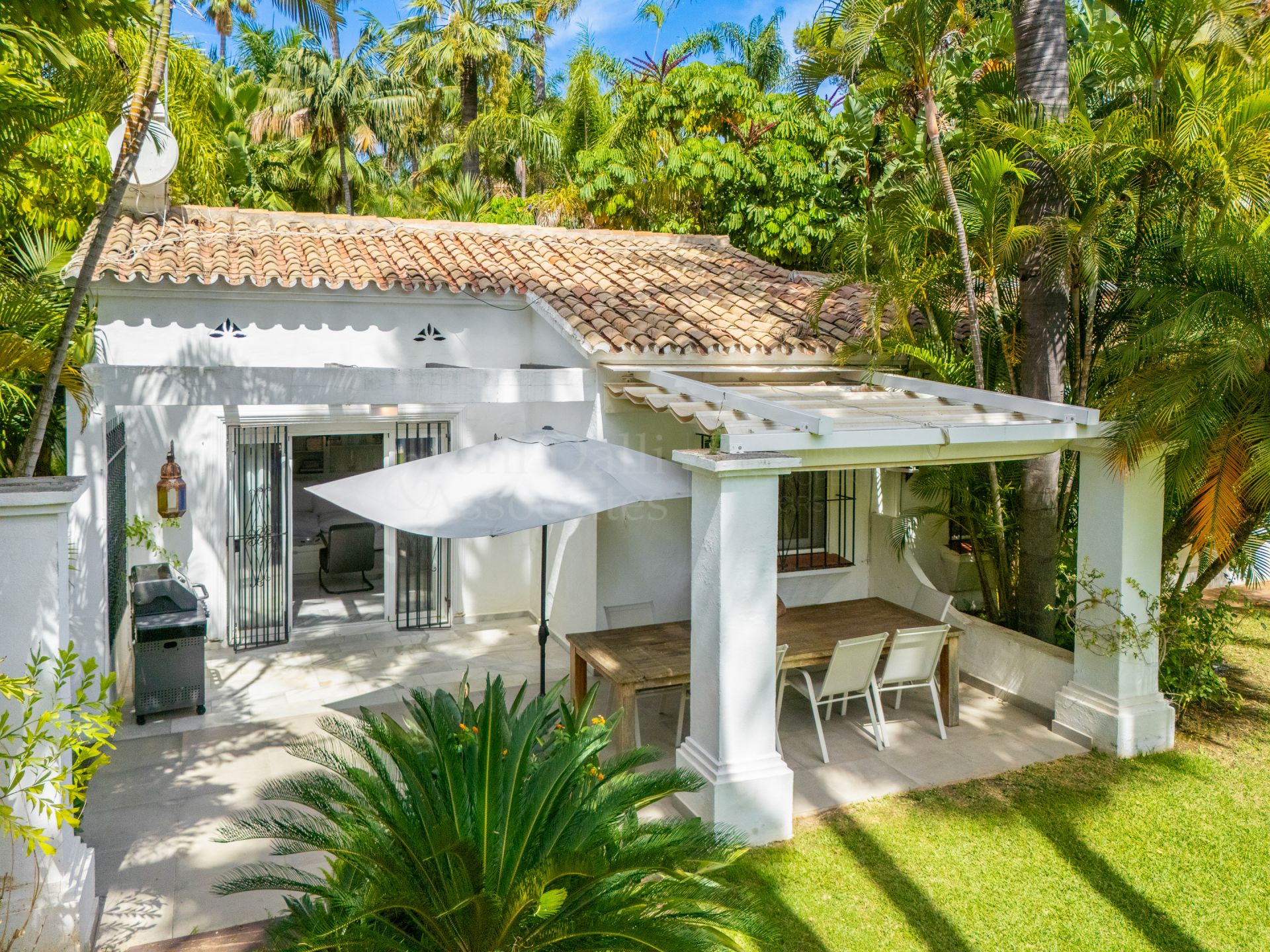 Villa in Altos del Rodeo, Marbella