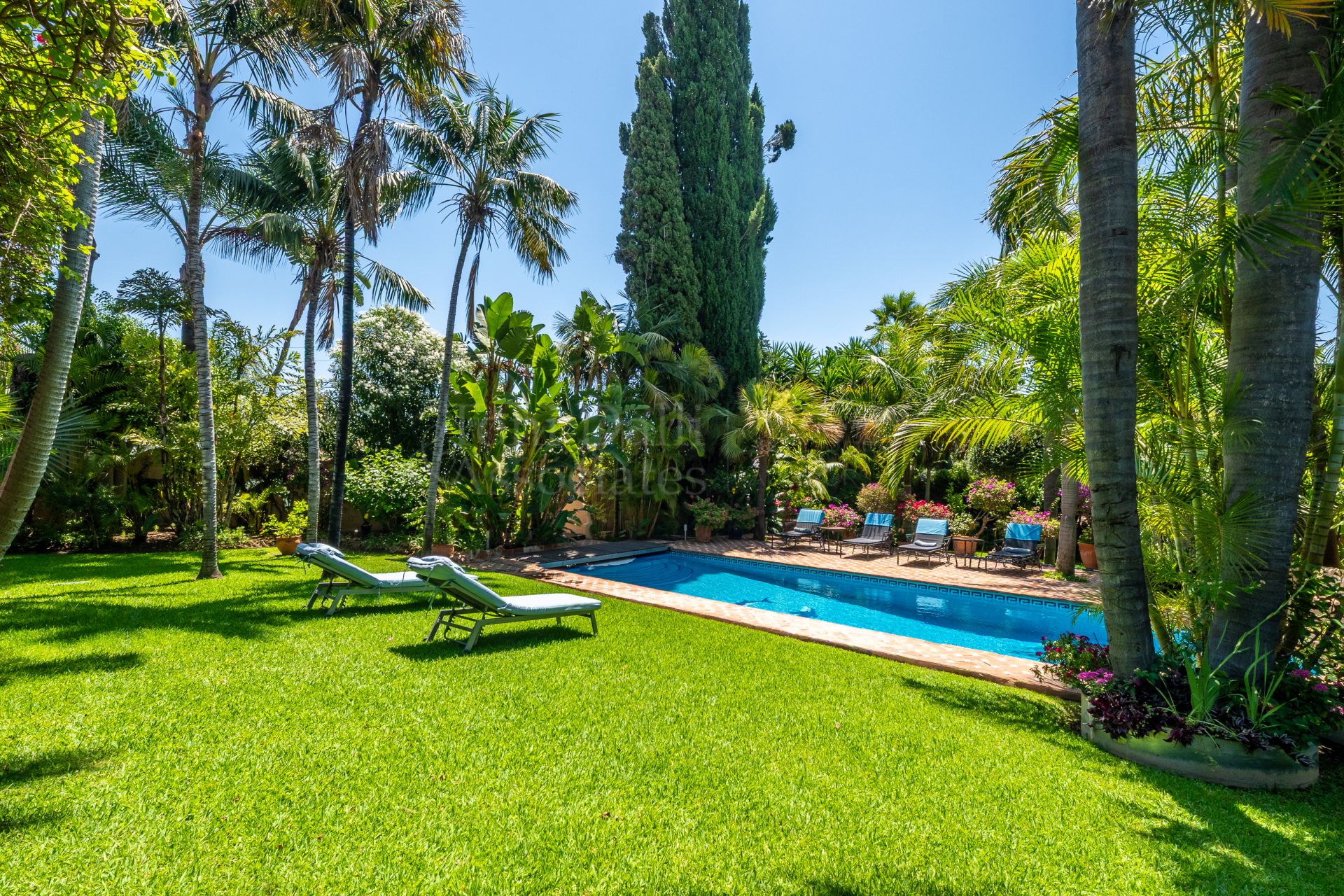 Villa in Altos del Rodeo, Marbella