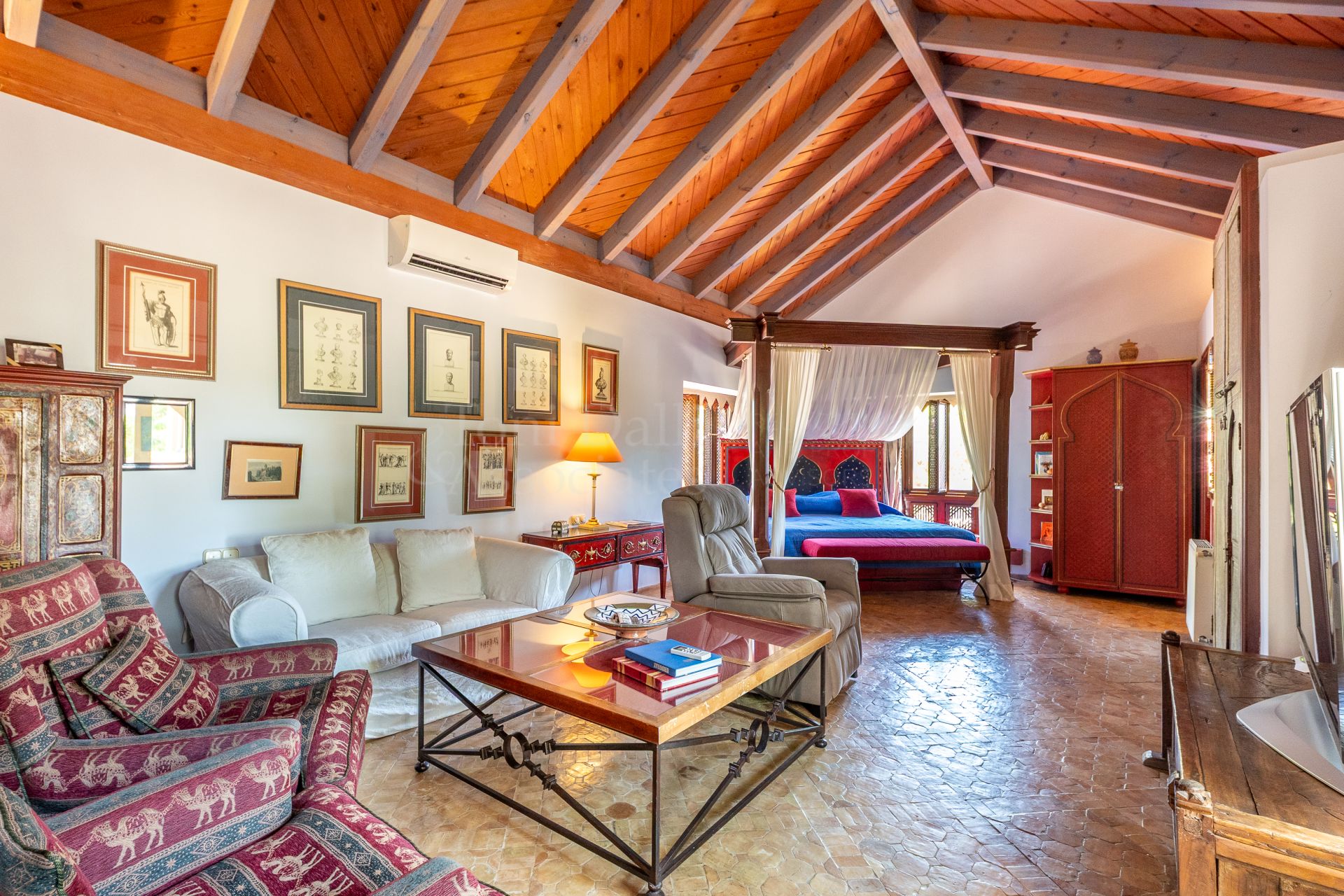 Villa in Altos del Rodeo, Marbella
