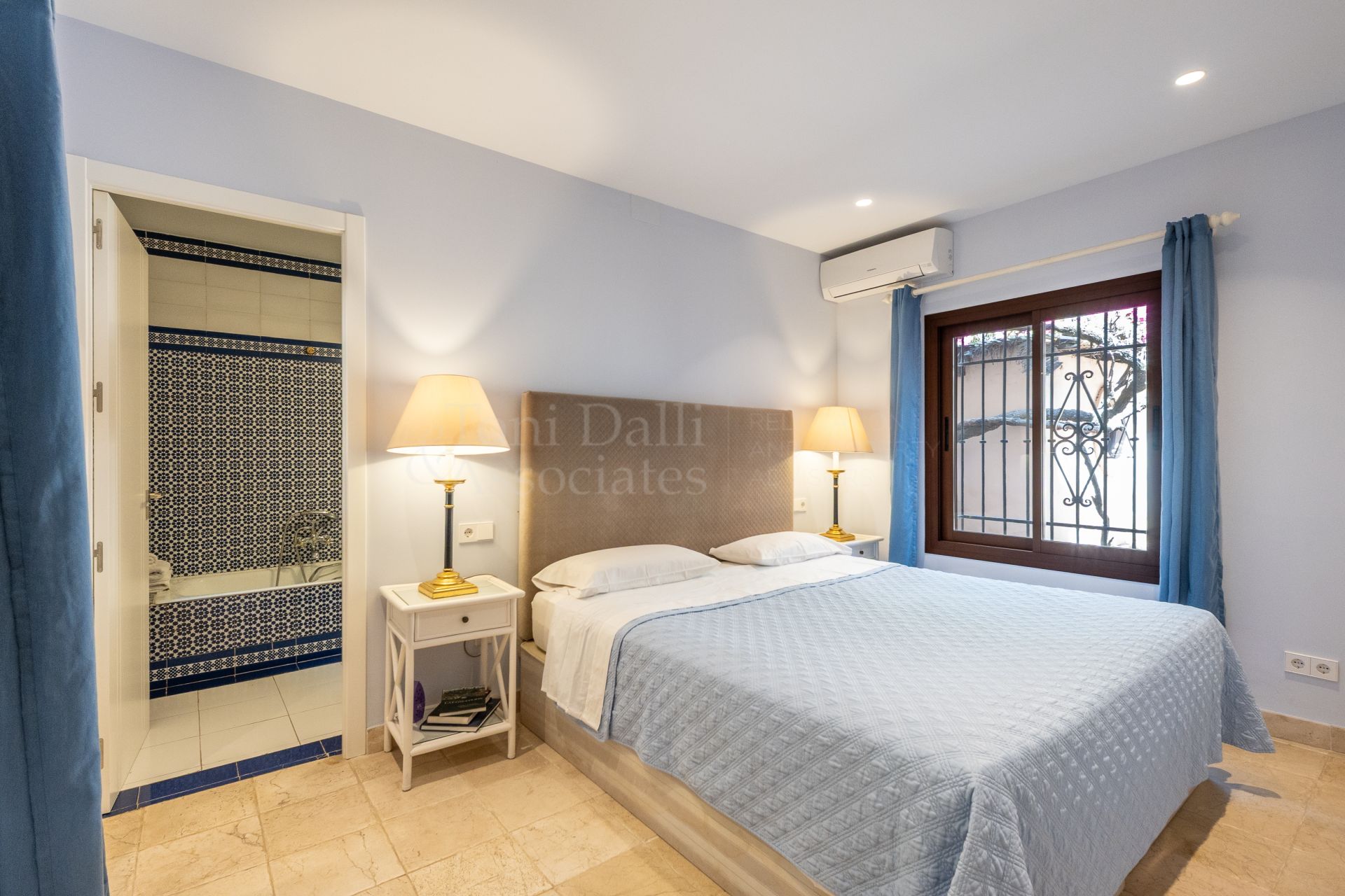 Villa in Altos del Rodeo, Marbella