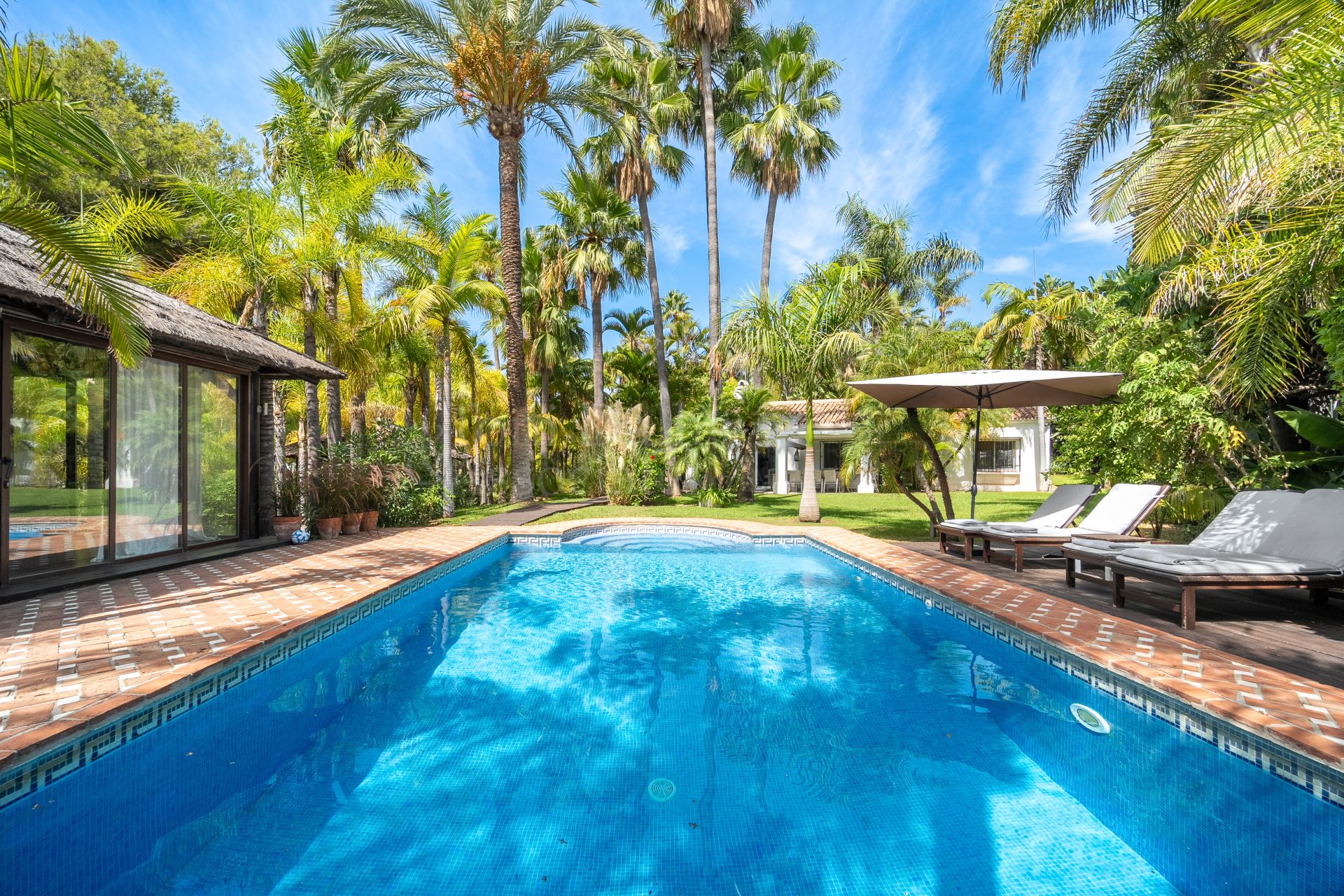 Villa in Altos del Rodeo, Marbella