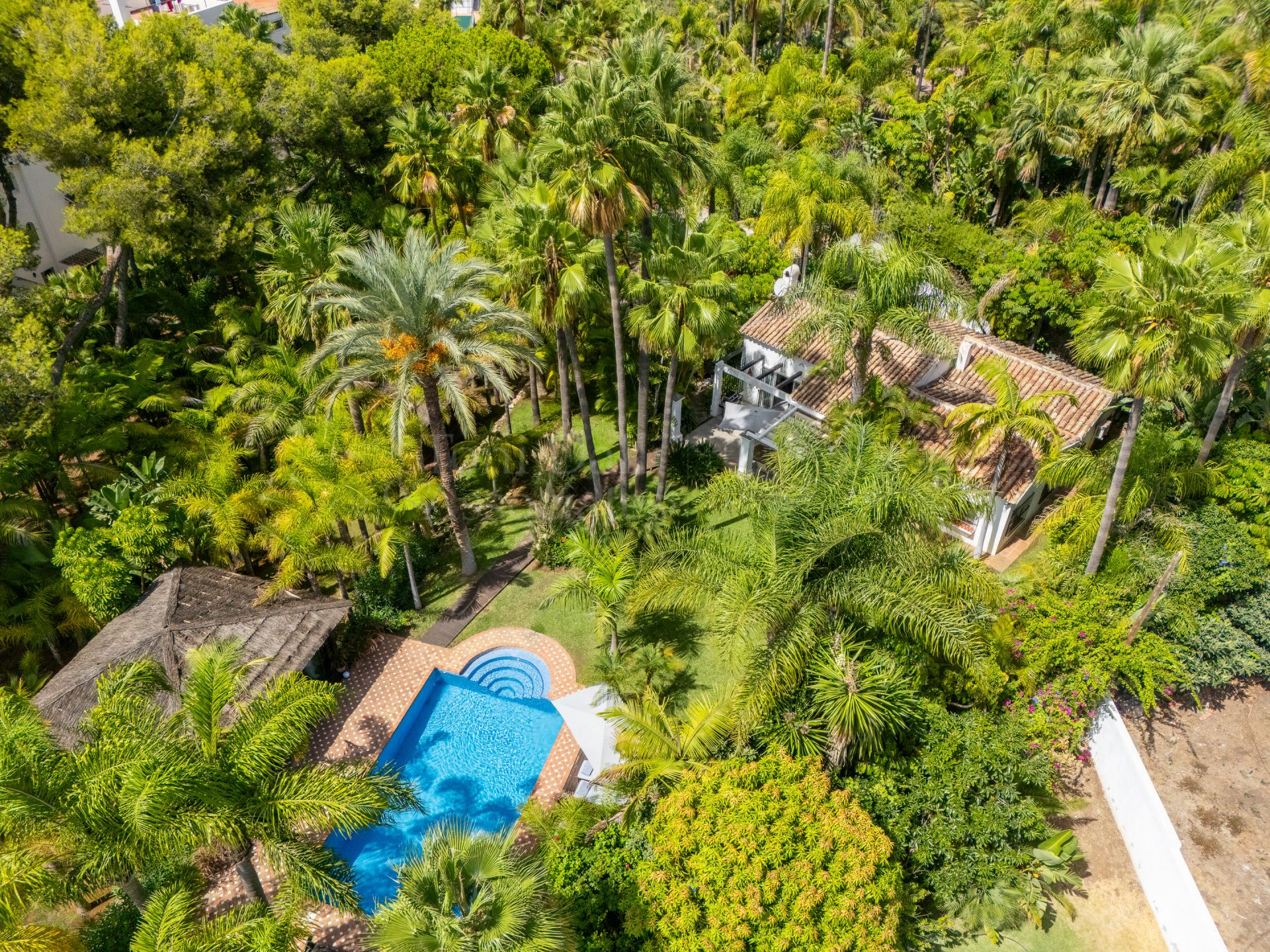 Villa in Altos del Rodeo, Marbella