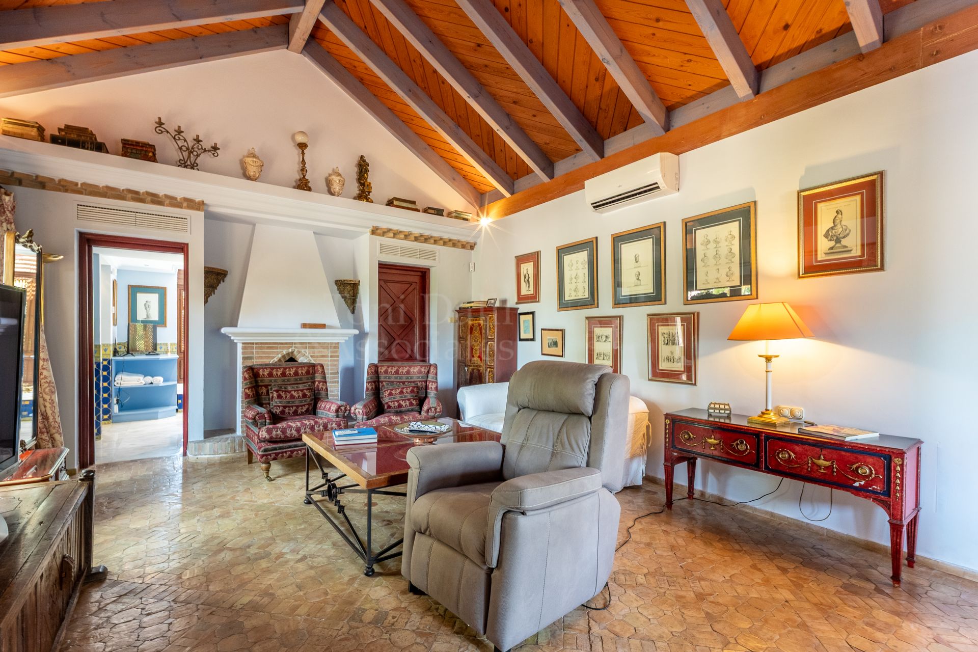 Villa in Altos del Rodeo, Marbella
