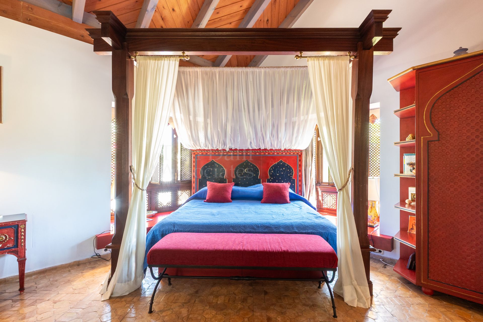 Villa in Altos del Rodeo, Marbella