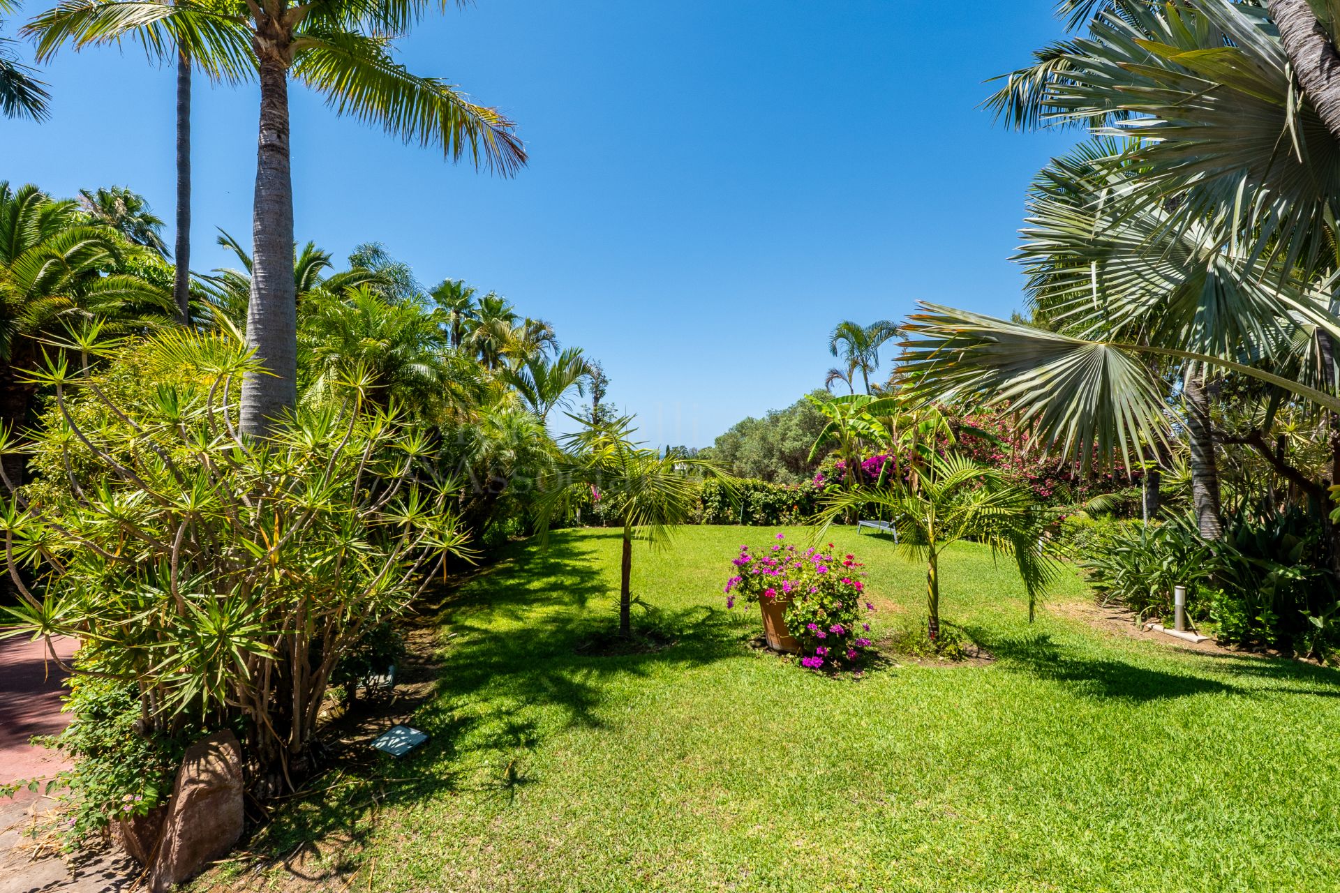 Villa in Altos del Rodeo, Marbella
