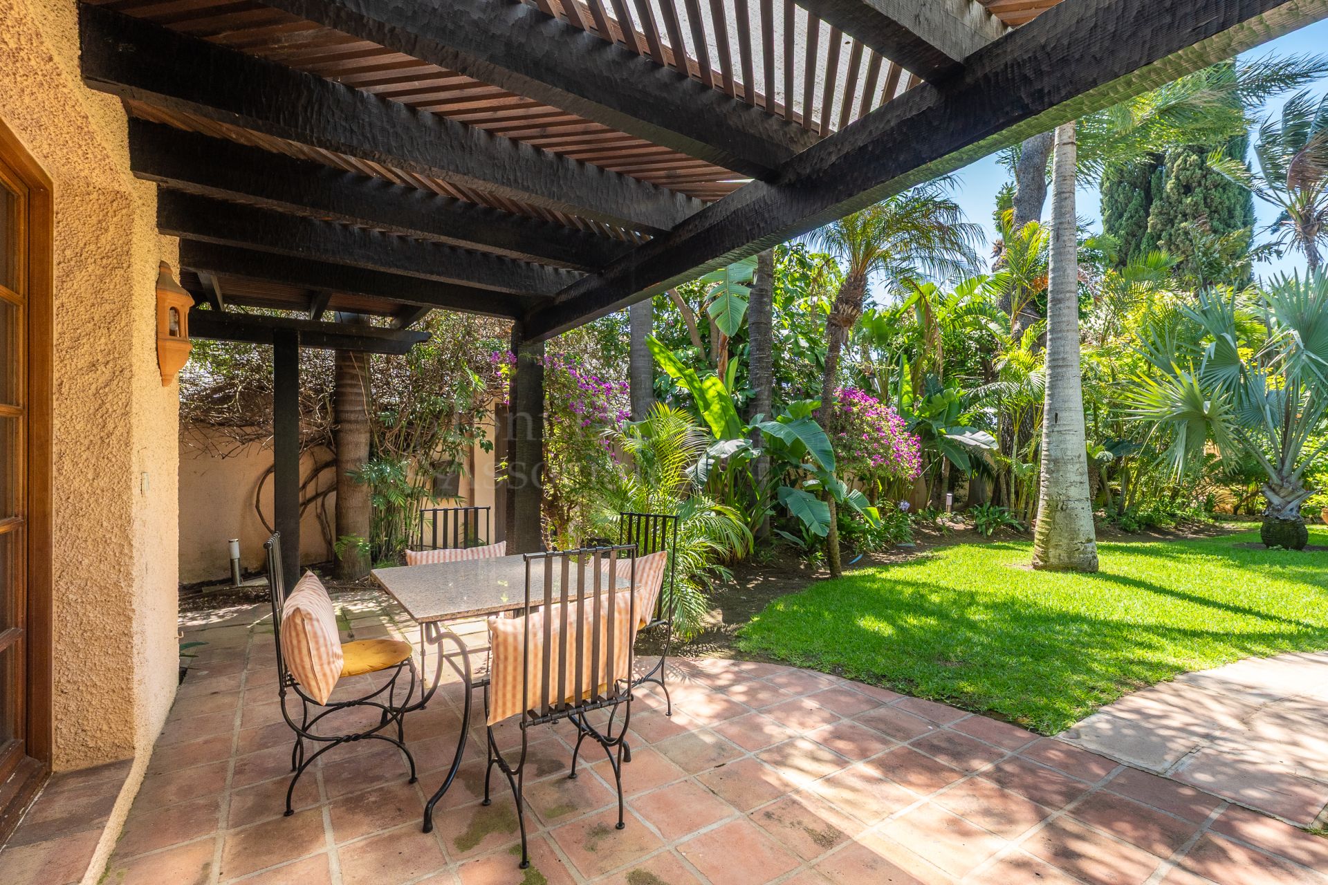 Villa in Altos del Rodeo, Marbella
