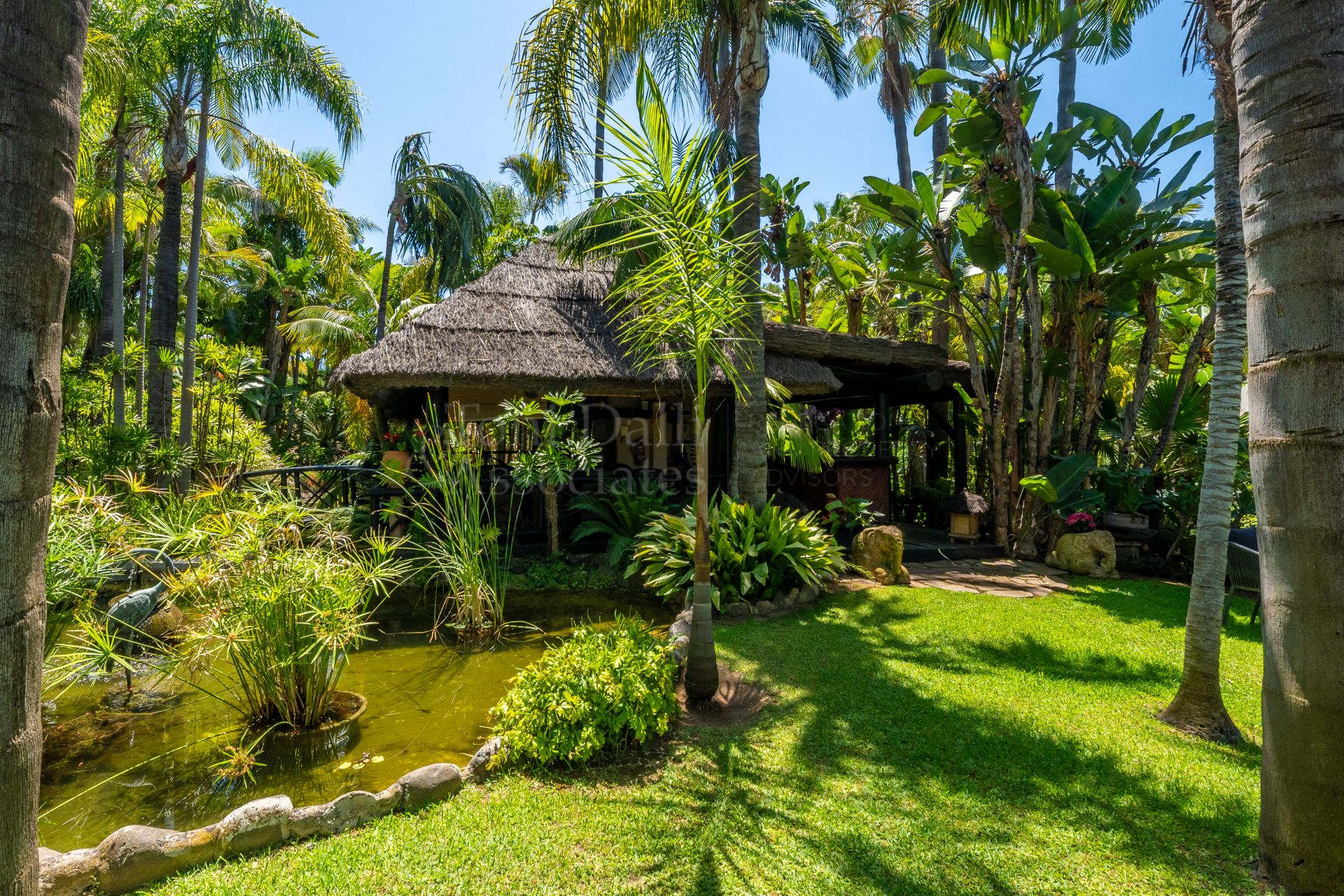 Villa in Altos del Rodeo, Marbella