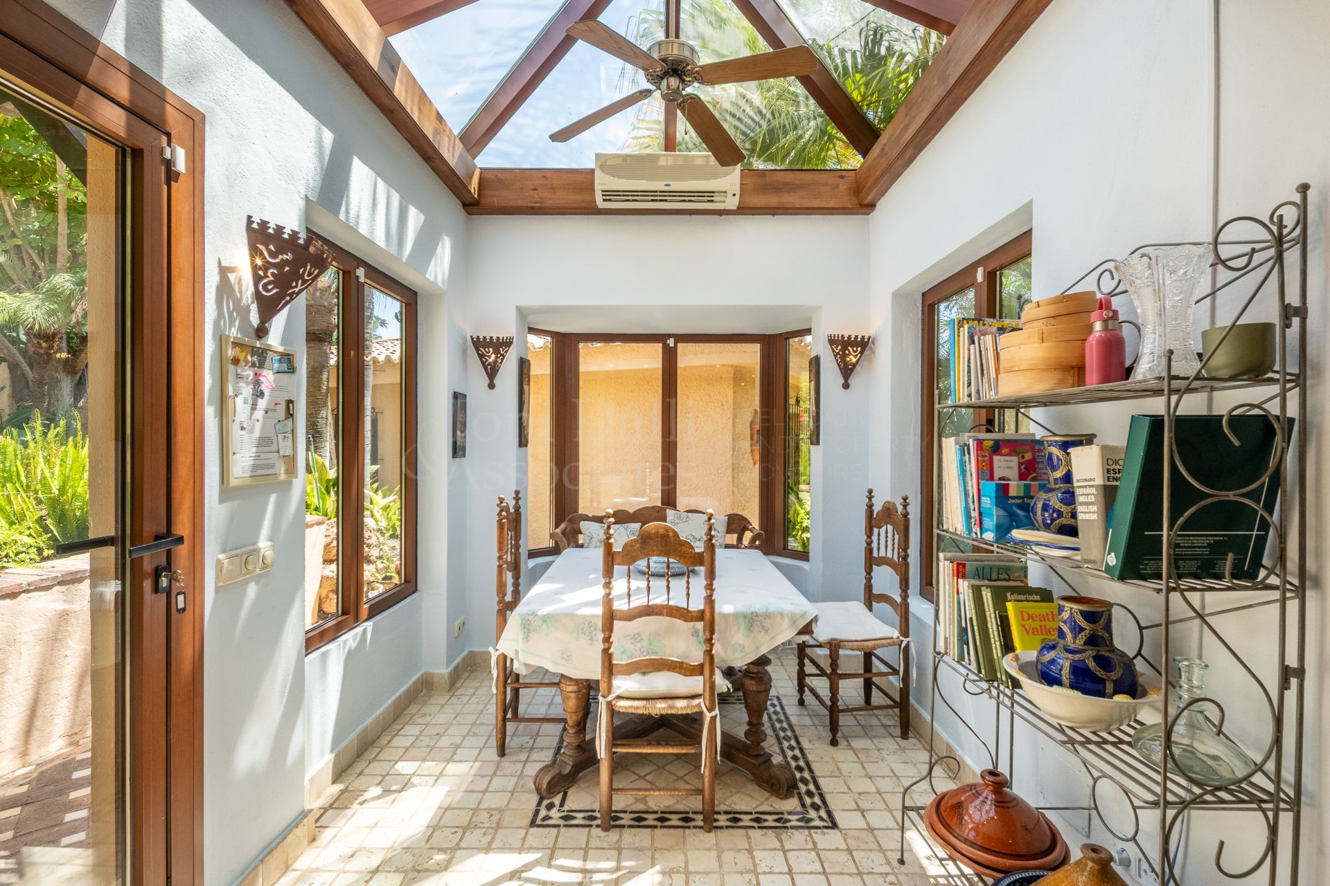 Villa in Altos del Rodeo, Marbella