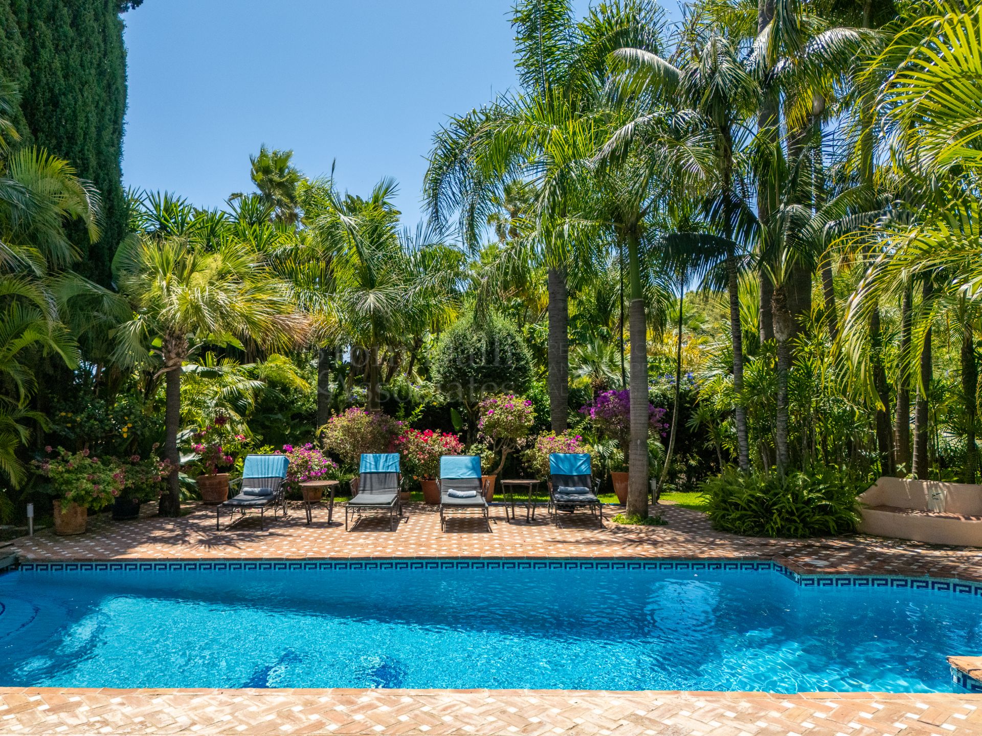 Villa in Altos del Rodeo, Marbella