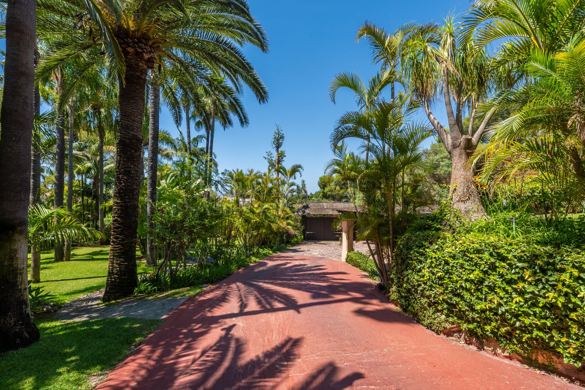 Villa in Altos del Rodeo, Marbella