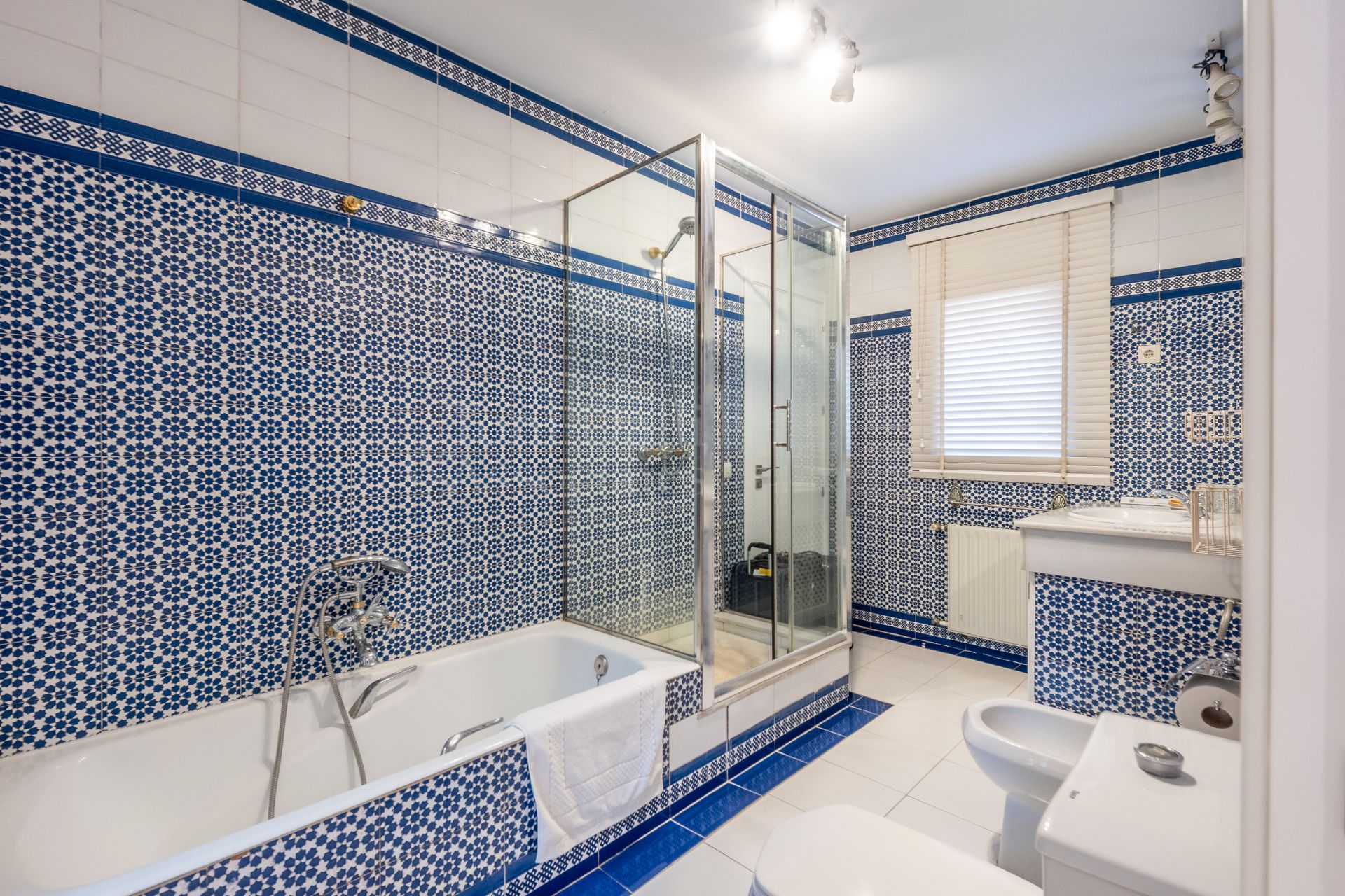 Villa in Altos del Rodeo, Marbella