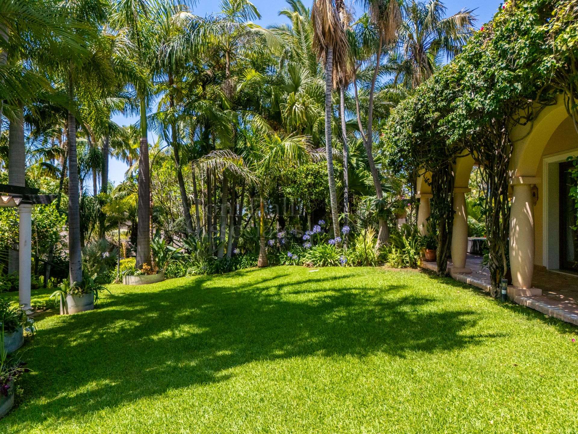 Villa in Altos del Rodeo, Marbella