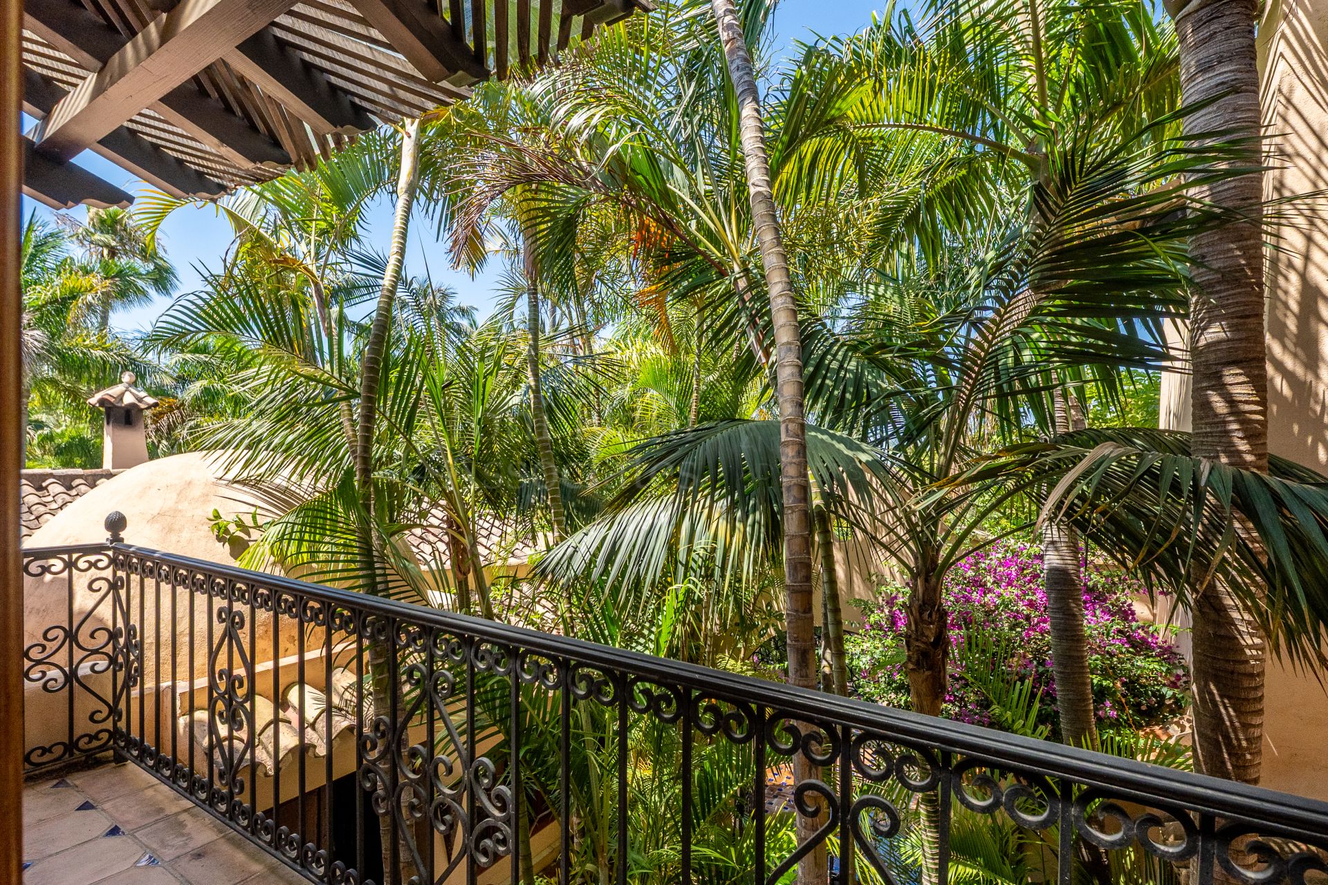 Villa in Altos del Rodeo, Marbella