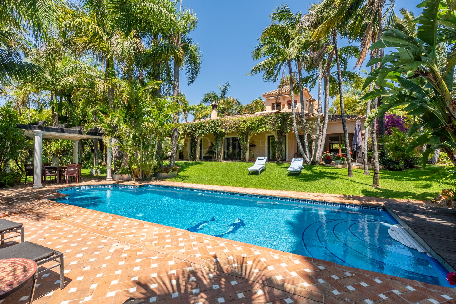 Villa in Altos del Rodeo, Marbella
