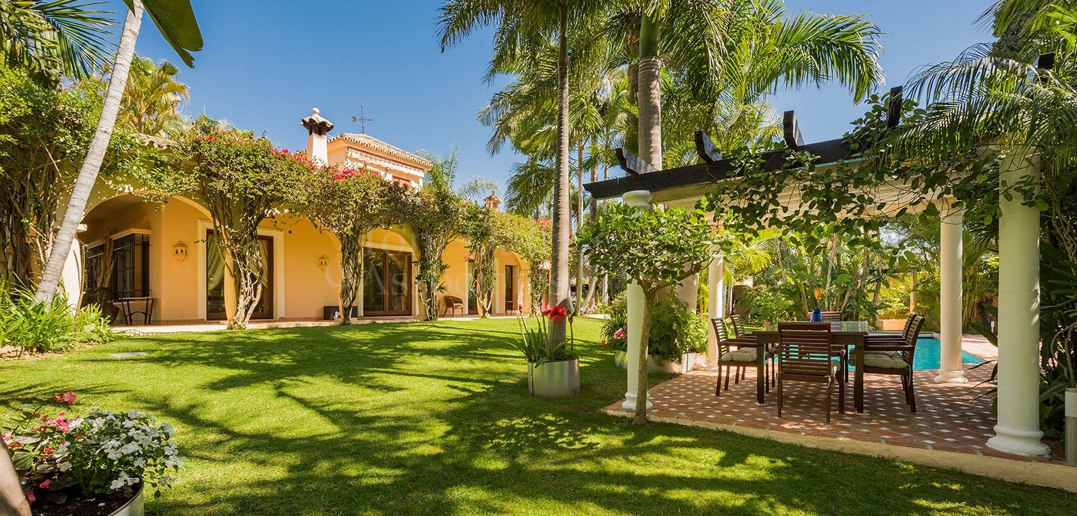 Villa in Altos del Rodeo, Marbella