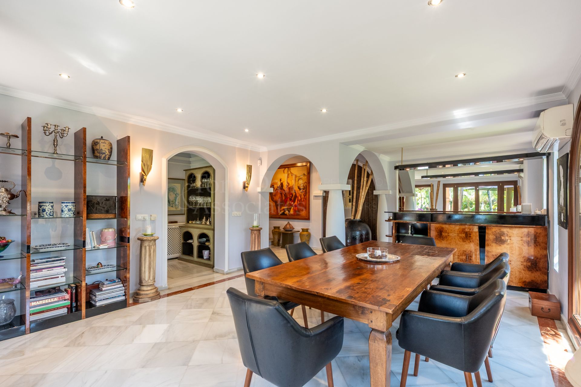 Villa in Altos del Rodeo, Marbella