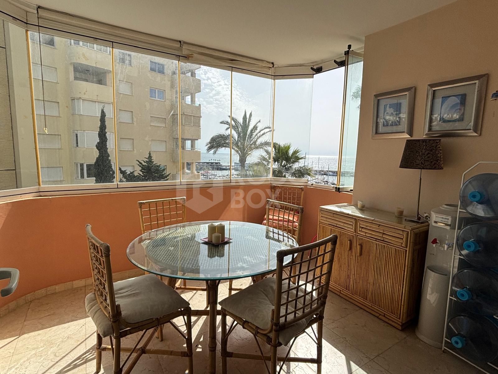 Spacious Apartment with Sea Views in Estepona's Marina¡.