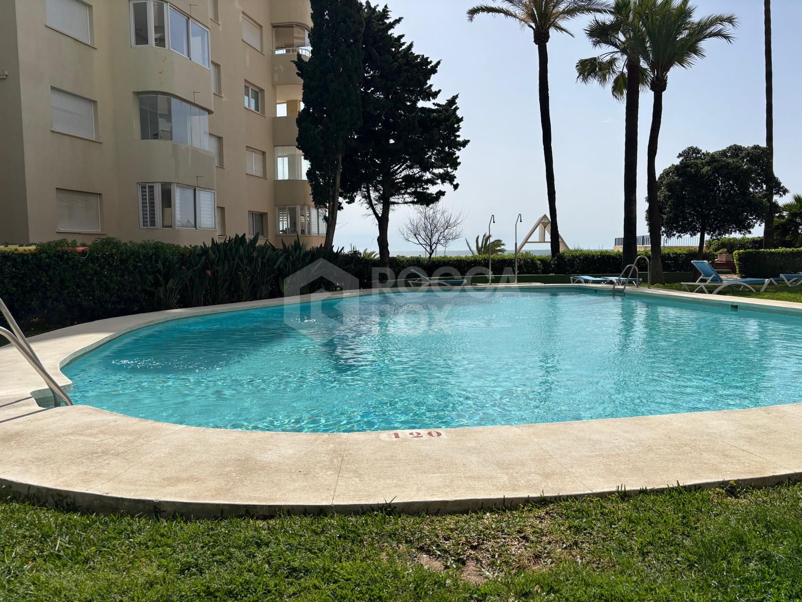 Spacious Apartment with Sea Views in Estepona's Marina¡.