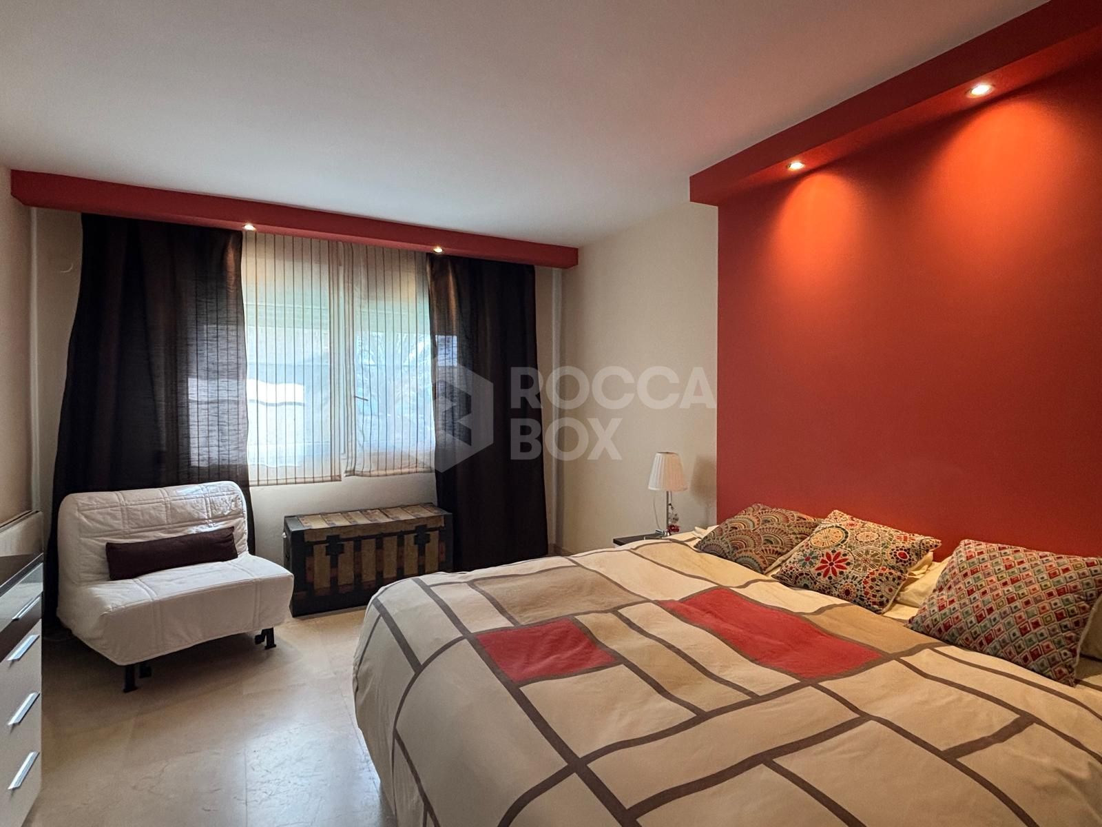 Spacious Apartment with Sea Views in Estepona's Marina¡.