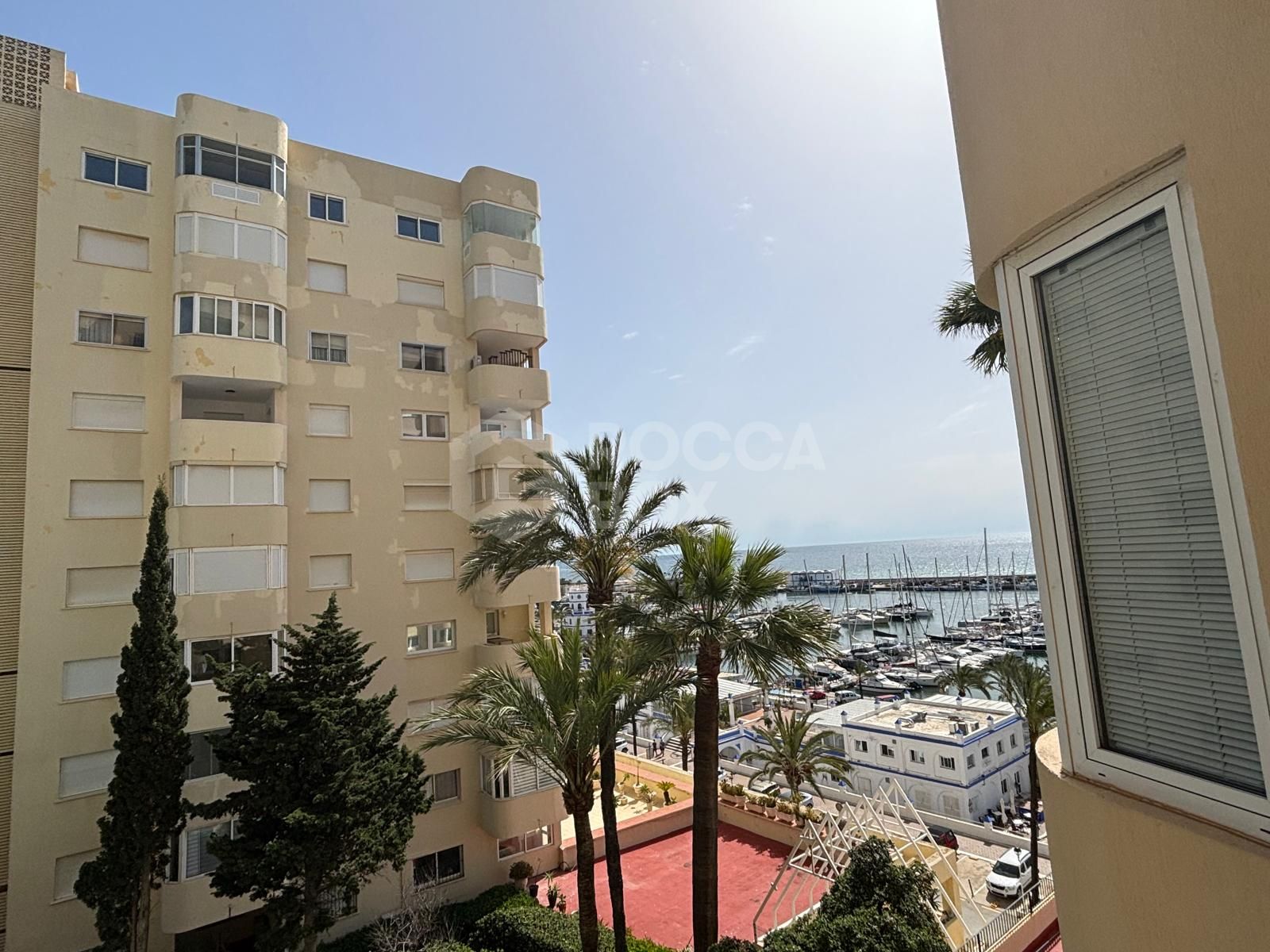 Spacious Apartment with Sea Views in Estepona's Marina¡.