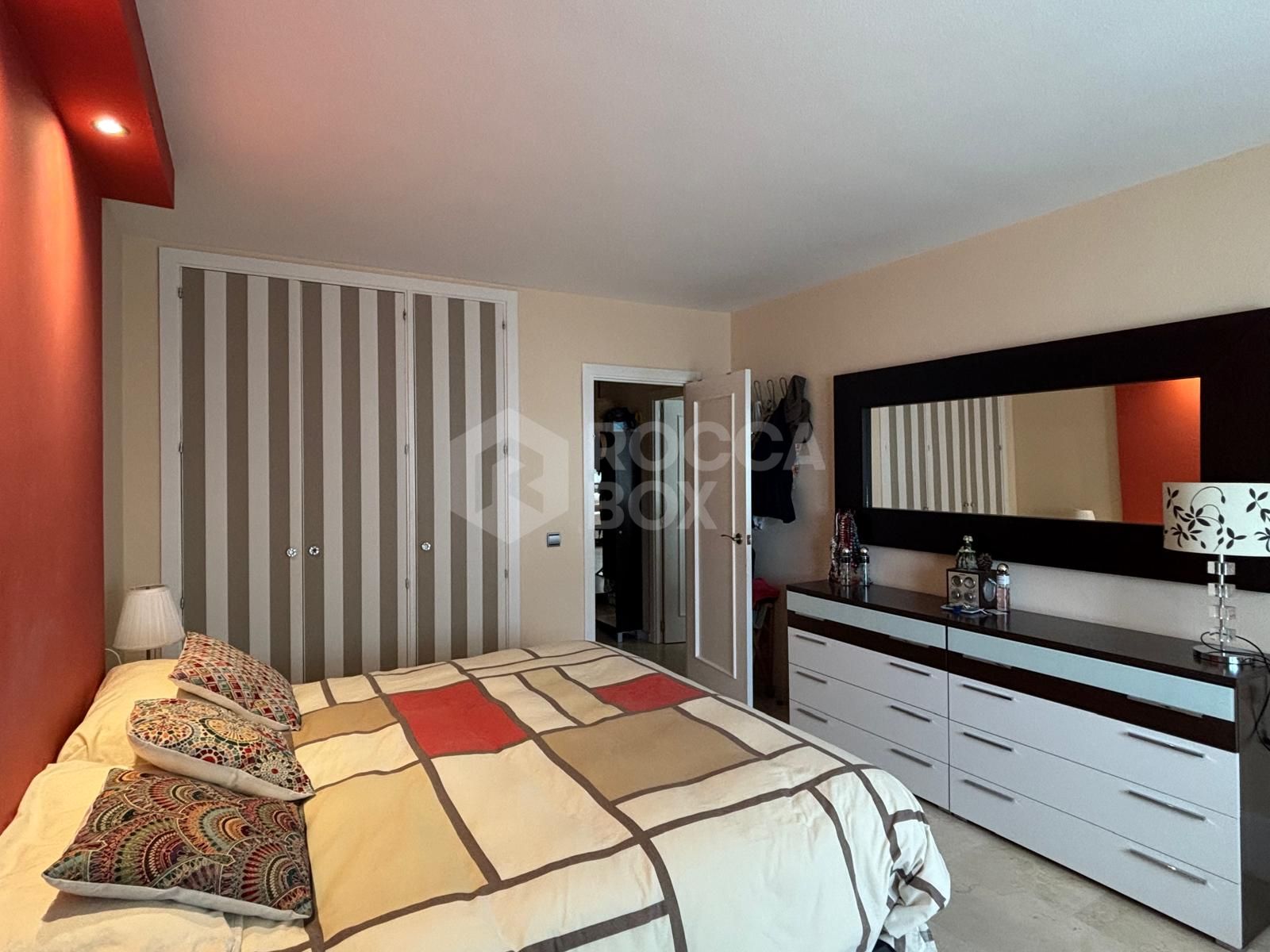 Spacious Apartment with Sea Views in Estepona's Marina¡.