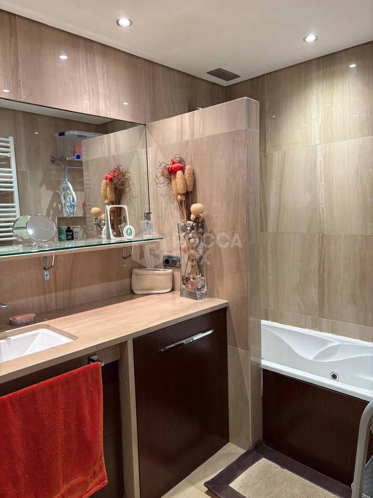 Spacious Apartment with Sea Views in Estepona's Marina¡.
