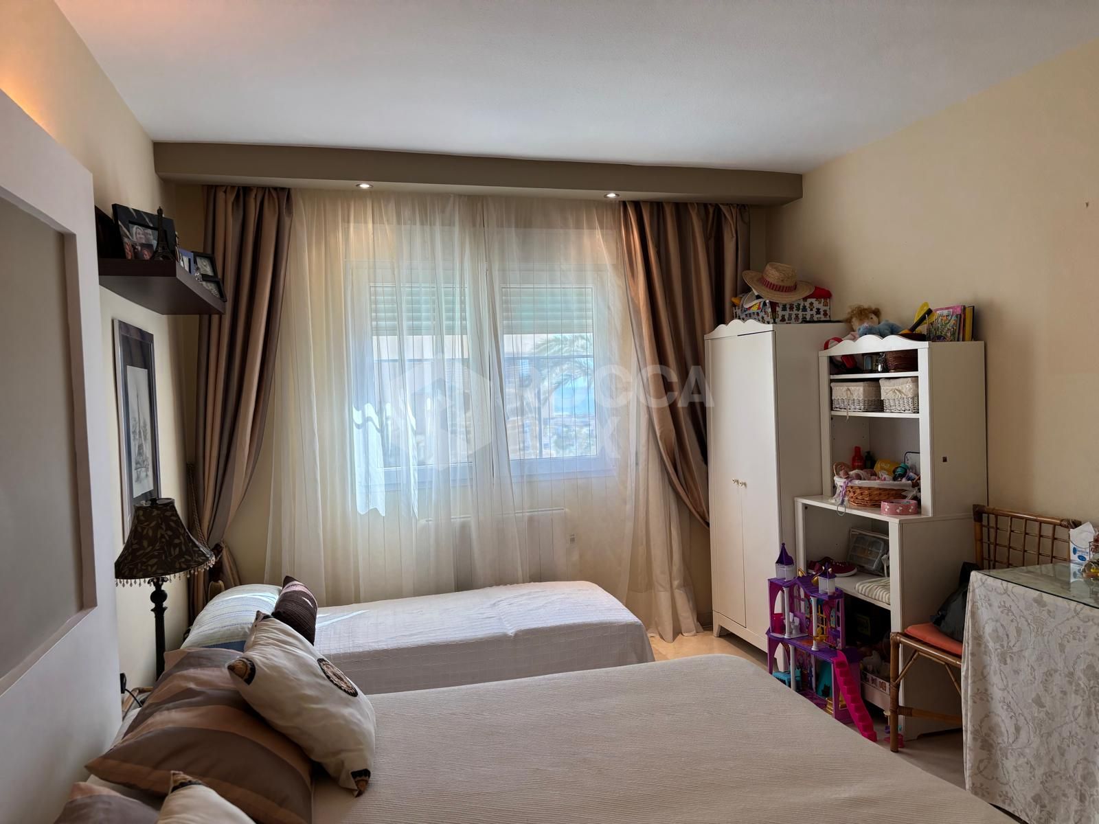 Spacious Apartment with Sea Views in Estepona's Marina¡.