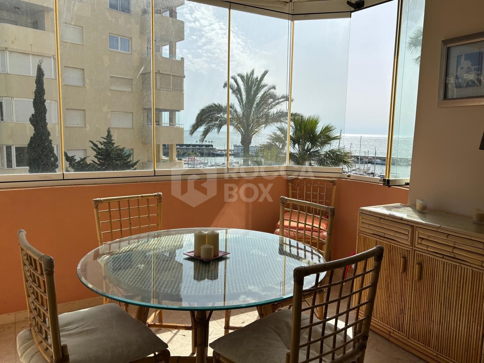 Spacious Apartment with Sea Views in Estepona's Marina¡.