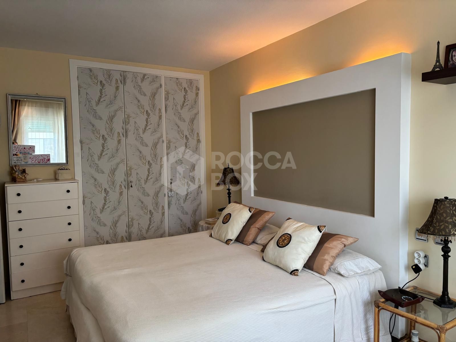 Spacious Apartment with Sea Views in Estepona's Marina¡.
