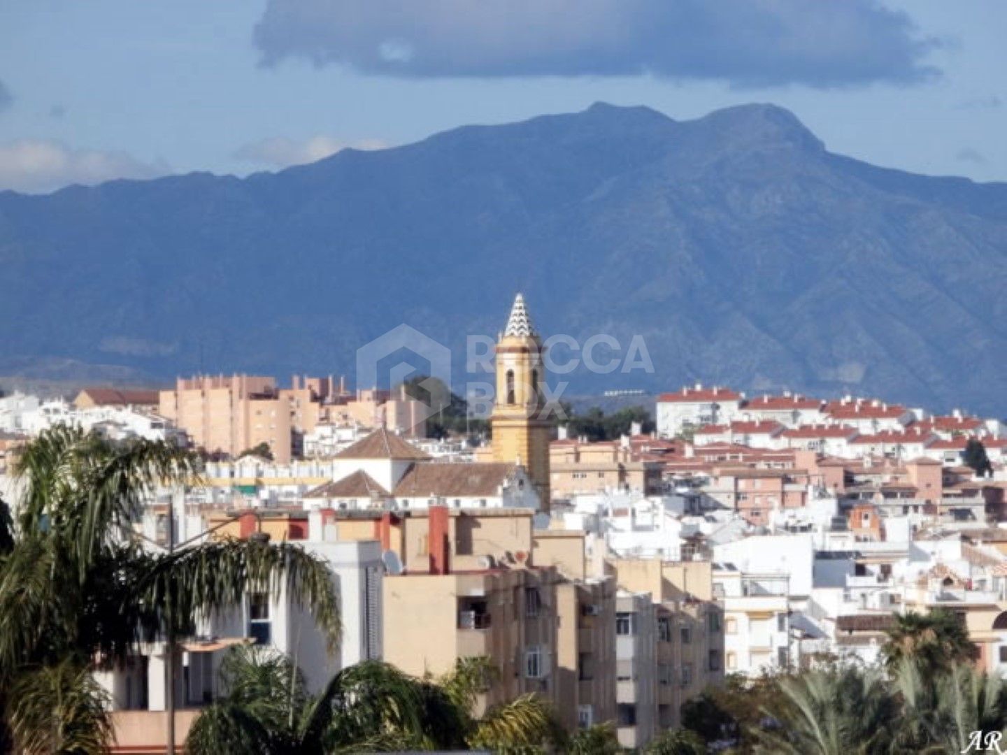Spacious Apartment with Sea Views in Estepona's Marina¡.