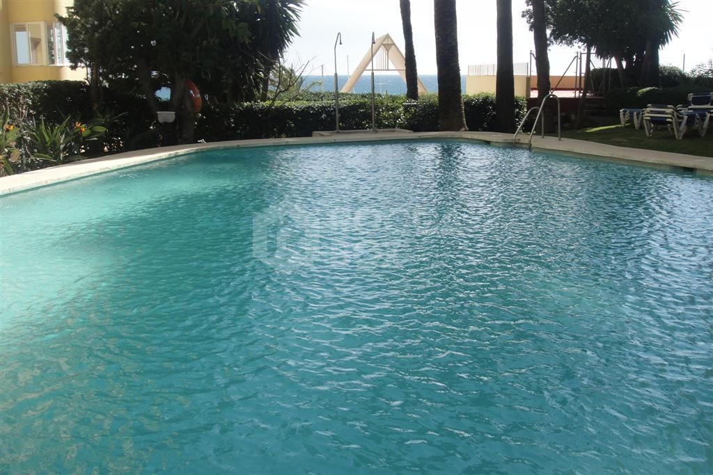 Spacious Apartment with Sea Views in Estepona's Marina¡.