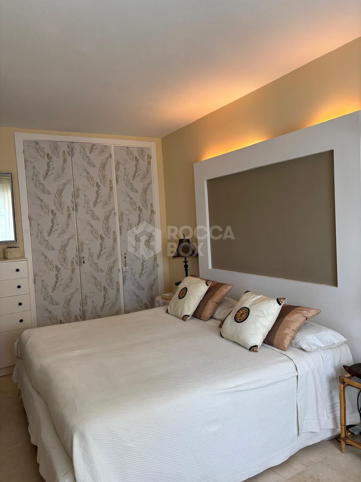 Spacious Apartment with Sea Views in Estepona's Marina¡.