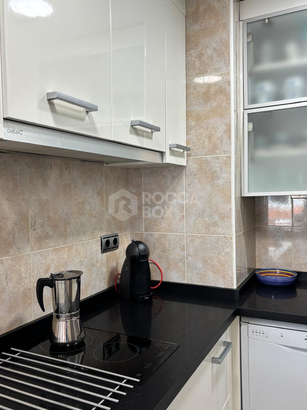 Spacious Apartment with Sea Views in Estepona's Marina¡.