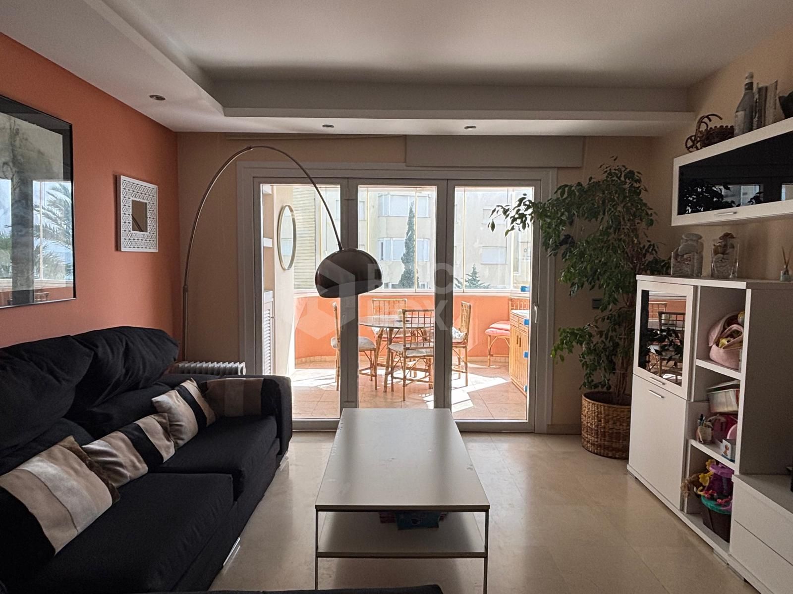 Spacious Apartment with Sea Views in Estepona's Marina¡.