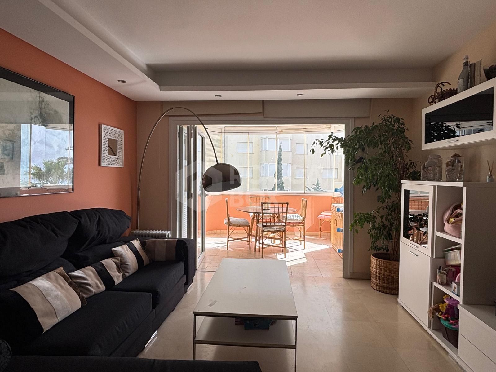 Spacious Apartment with Sea Views in Estepona's Marina¡.