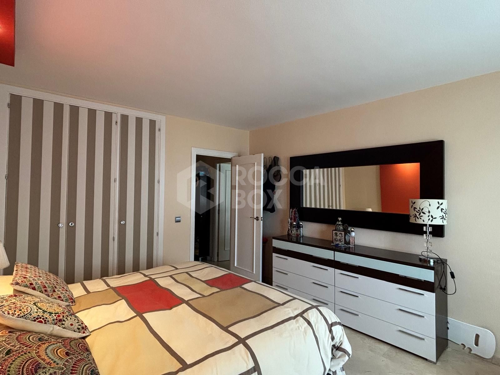 Spacious Apartment with Sea Views in Estepona's Marina¡.