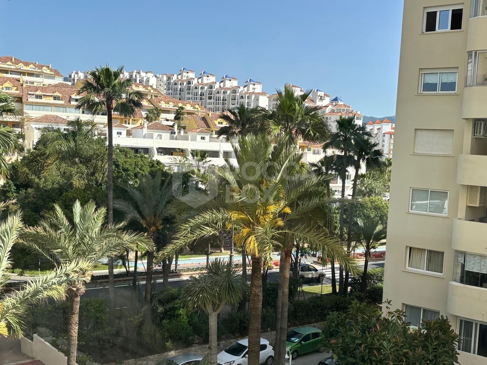 Spacious Apartment with Sea Views in Estepona's Marina¡.