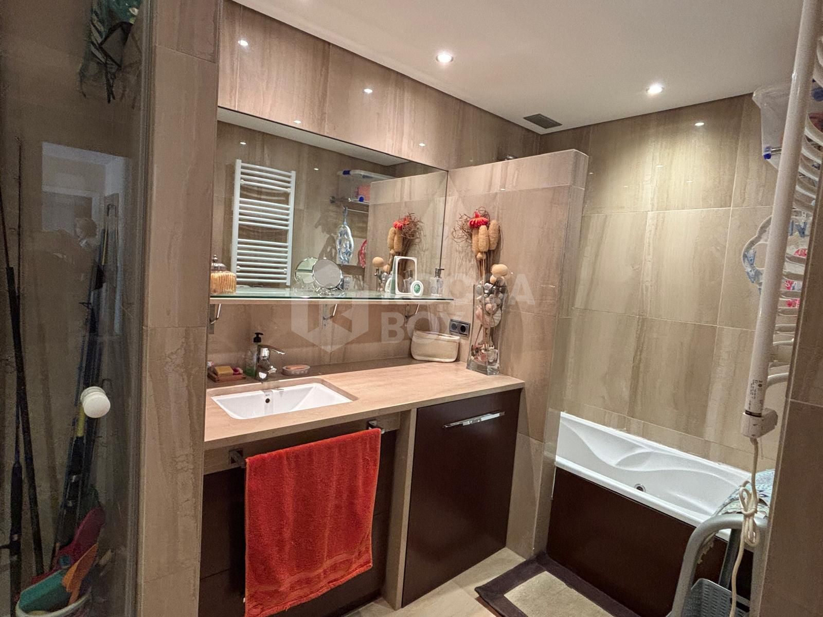 Spacious Apartment with Sea Views in Estepona's Marina¡.