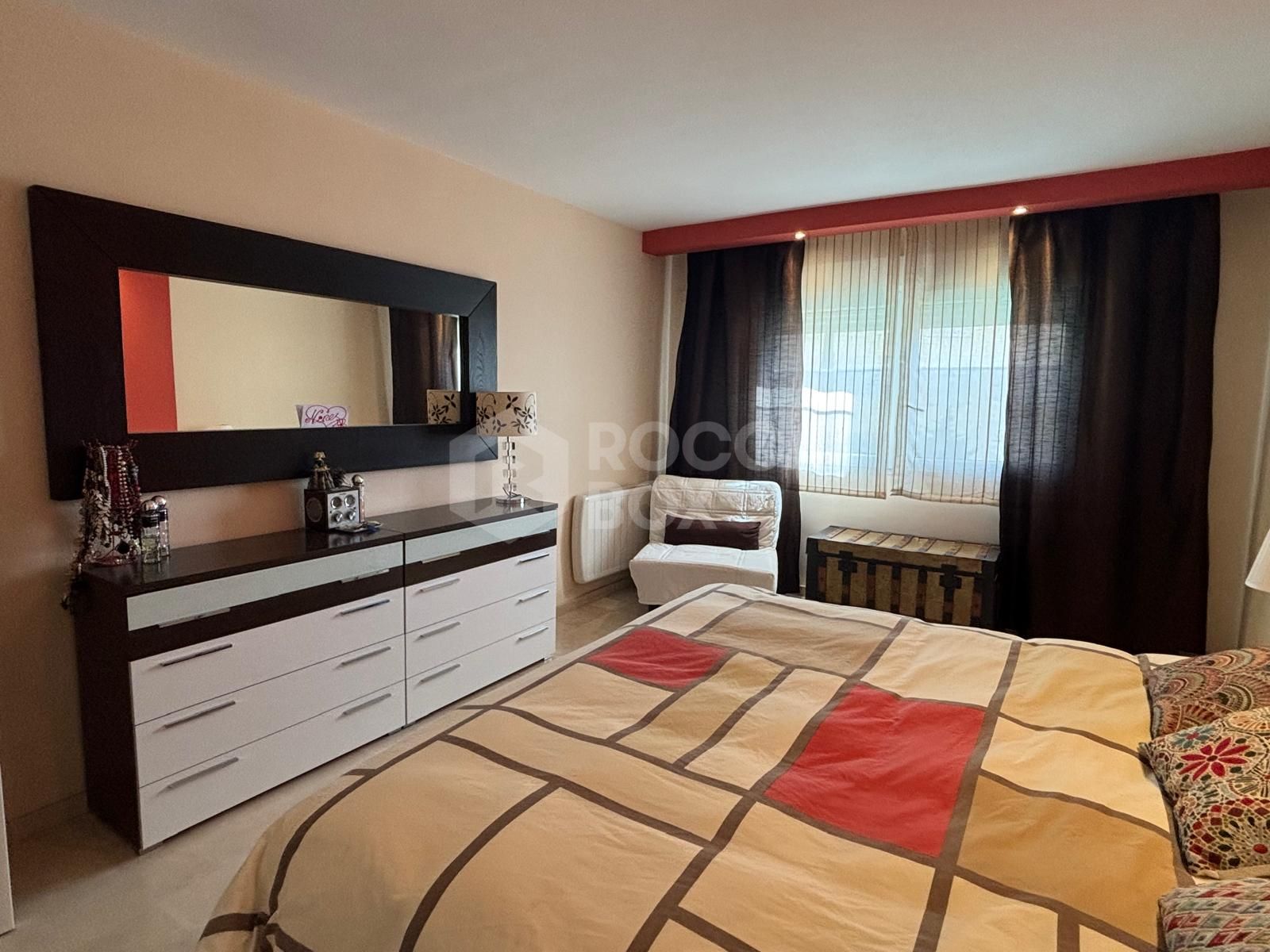 Spacious Apartment with Sea Views in Estepona's Marina¡.