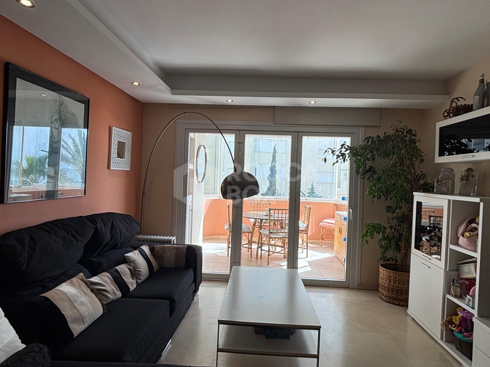 Spacious Apartment with Sea Views in Estepona's Marina¡.