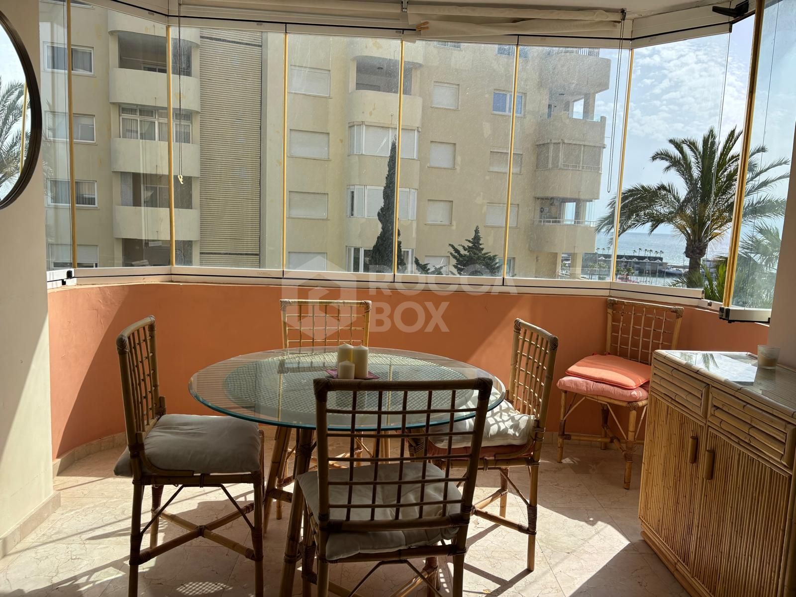 Spacious Apartment with Sea Views in Estepona's Marina¡.