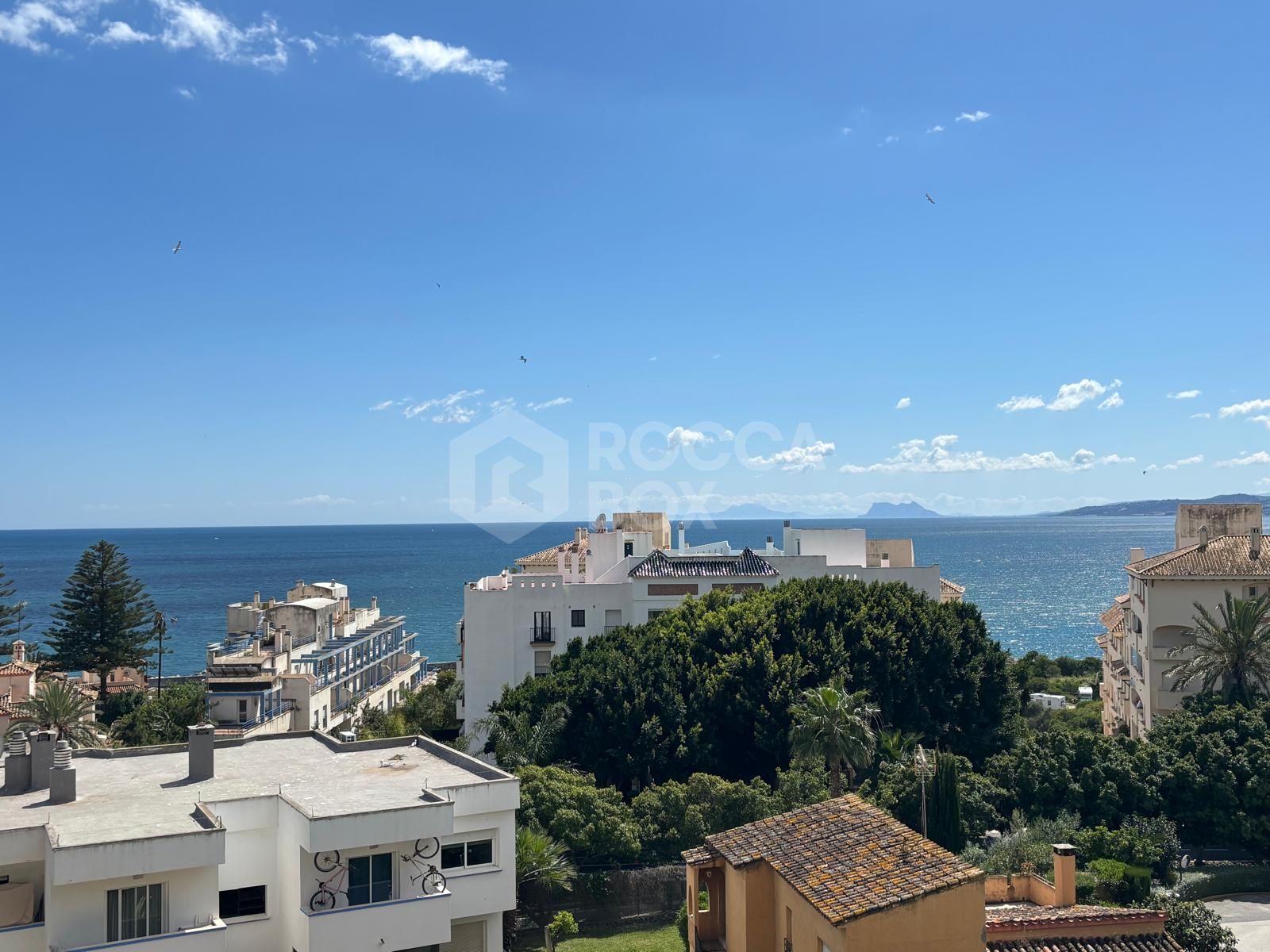 Spacious apartment with panoramic sea views in the Port of Estepona!