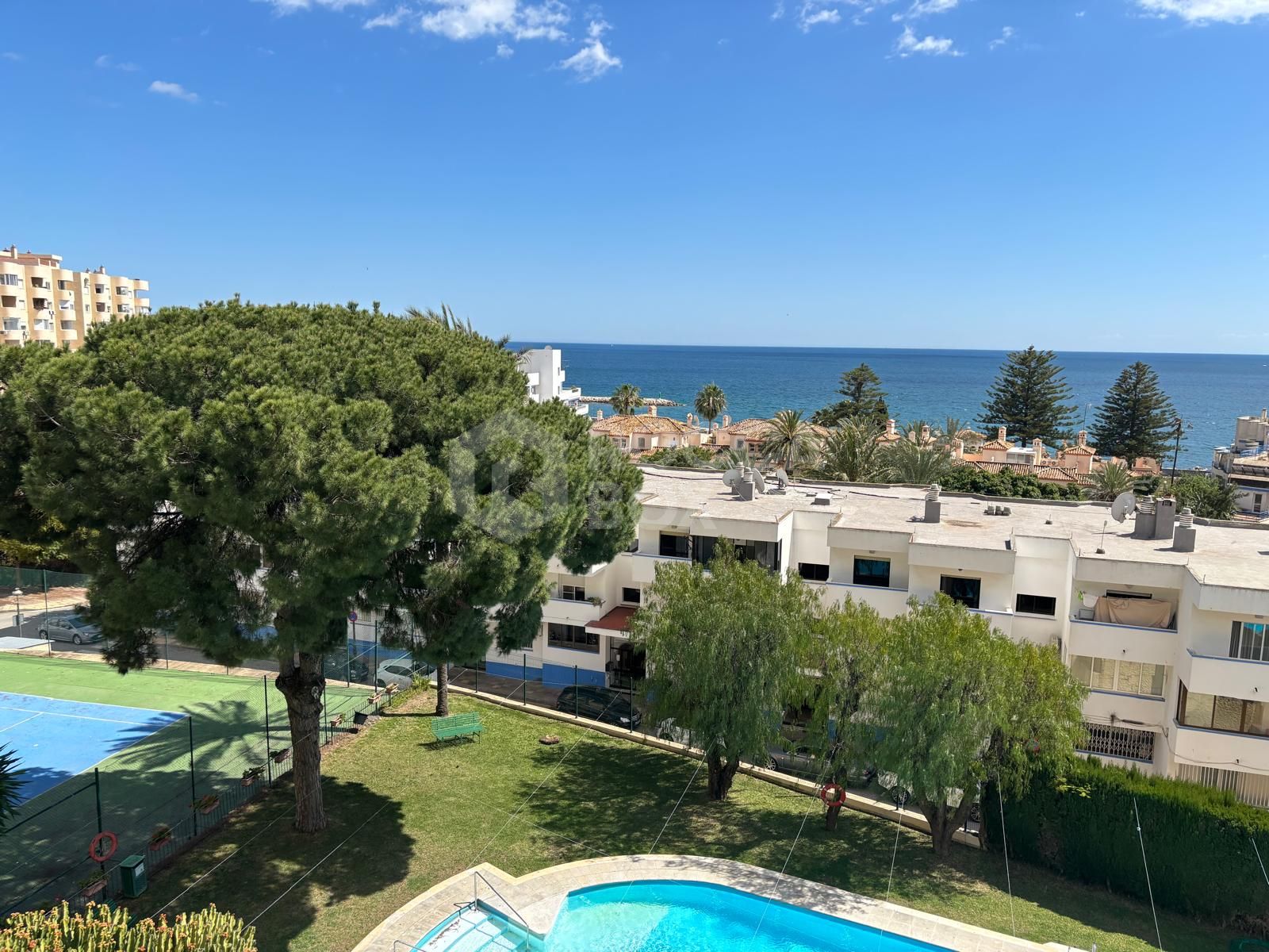 Spacious apartment with panoramic sea views in the Port of Estepona!